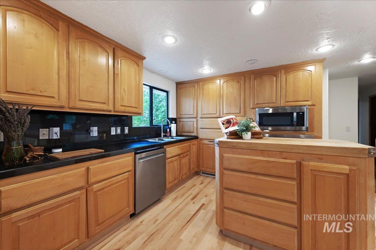 11269 W Reutzel Dr., Boise, Idaho 83709, 6 Bedrooms, 3.5 Bathrooms, Residential For Sale, Price $929,888,MLS 98995174