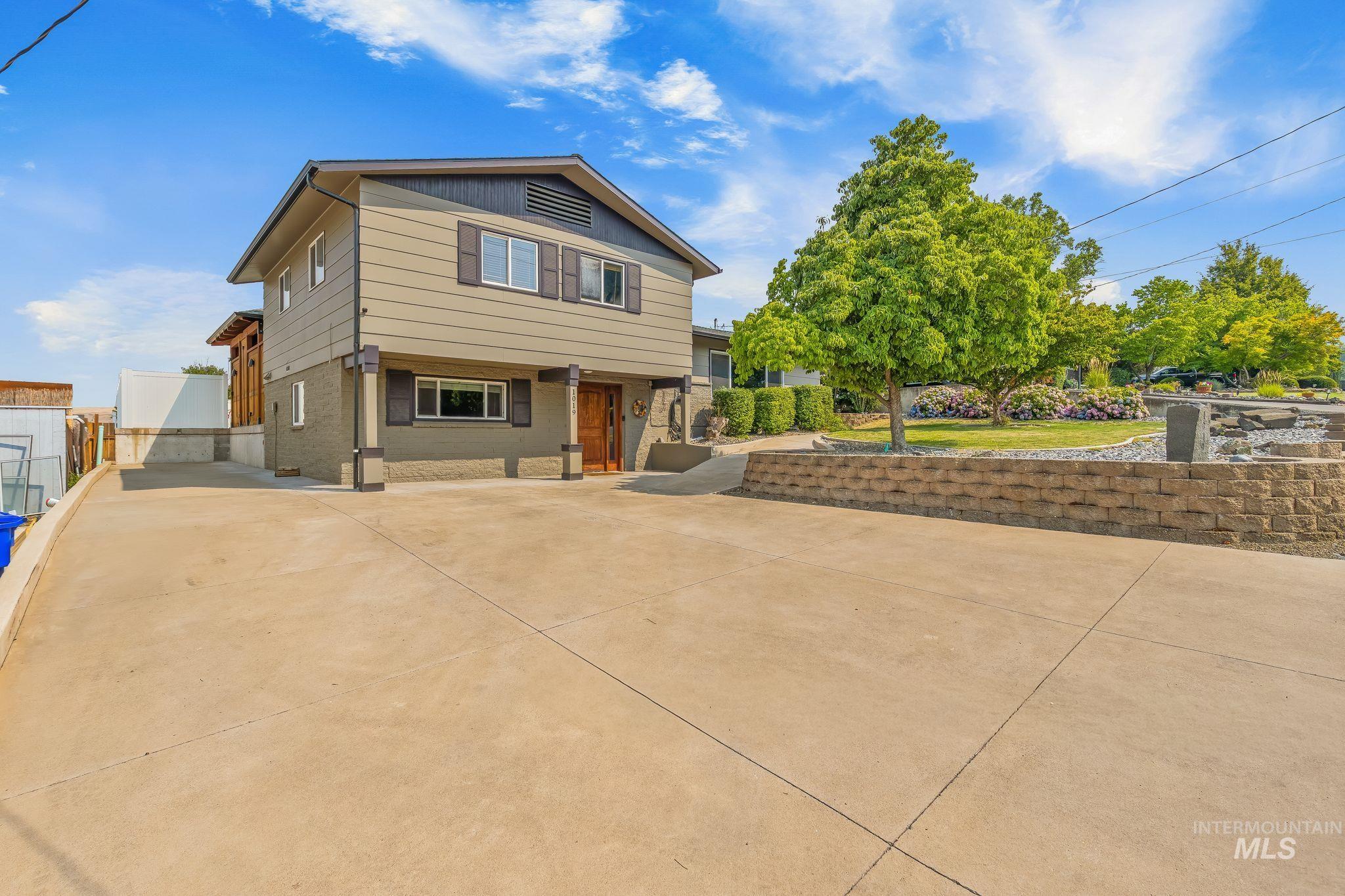 1019 29th St, Lewiston, Idaho 83501, 4 Bedrooms, 2 Bathrooms, Residential For Sale, Price $715,000,MLS 98995180