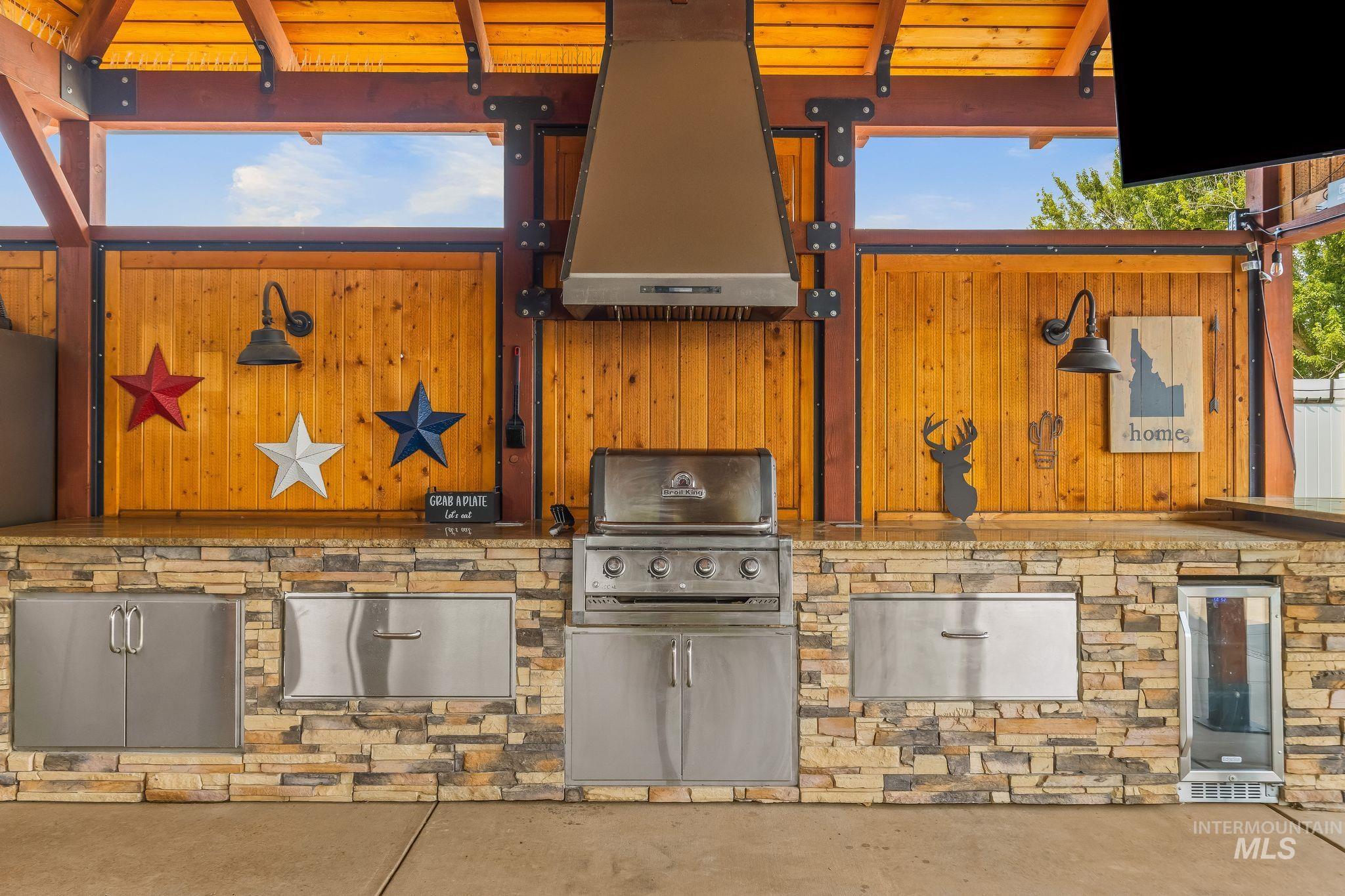 1019 29th St, Lewiston, Idaho 83501, 4 Bedrooms, 2 Bathrooms, Residential For Sale, Price $715,000, 98995180