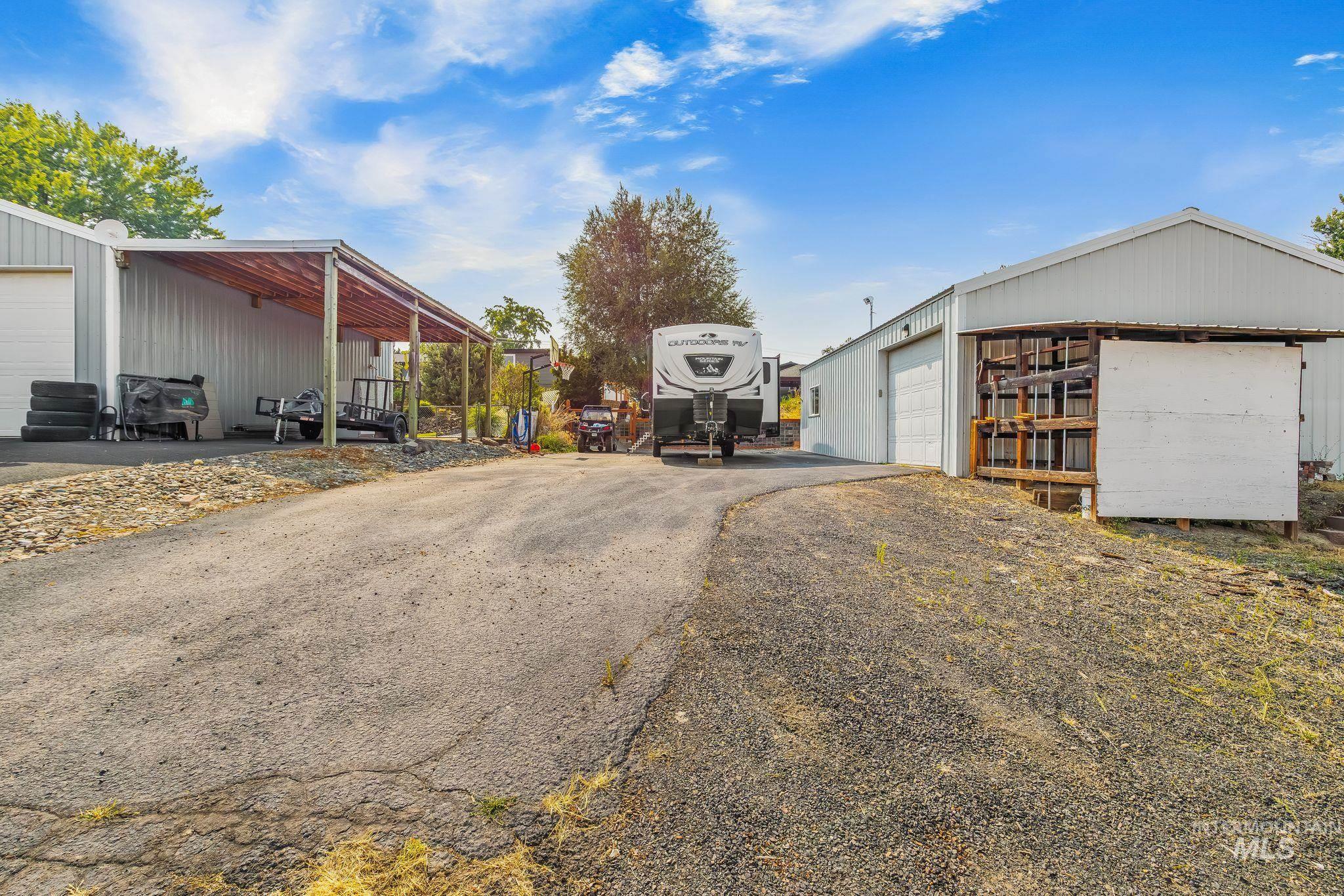 1019 29th St, Lewiston, Idaho 83501, 4 Bedrooms, 2 Bathrooms, Residential For Sale, Price $715,000, 98995180