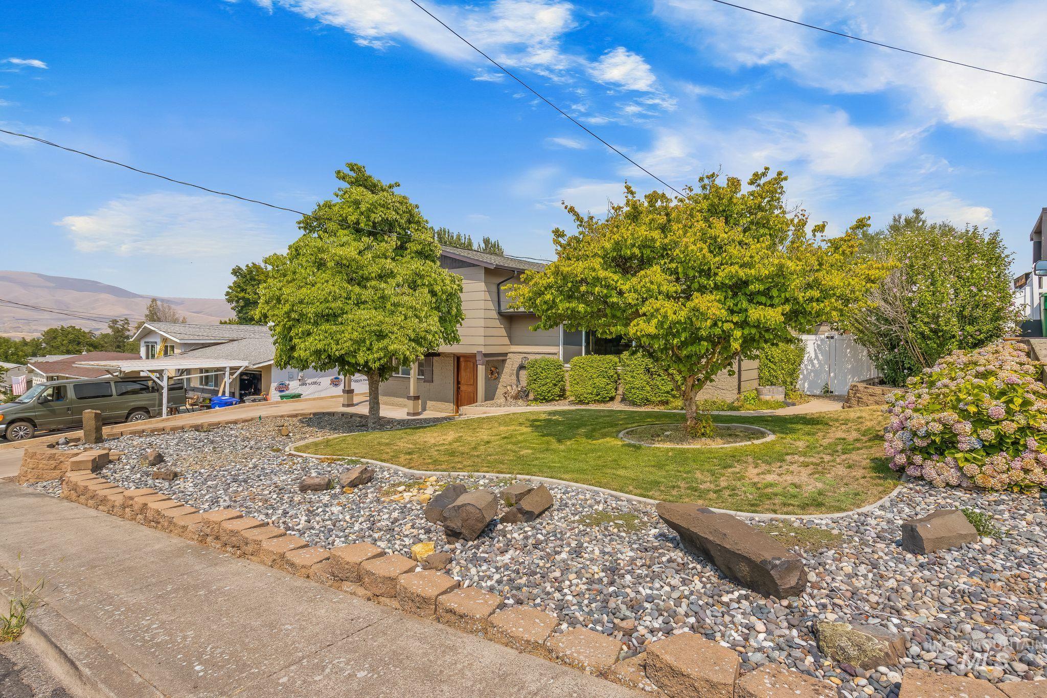 1019 29th St, Lewiston, Idaho 83501, 4 Bedrooms, 2 Bathrooms, Residential For Sale, Price $715,000, 98995180