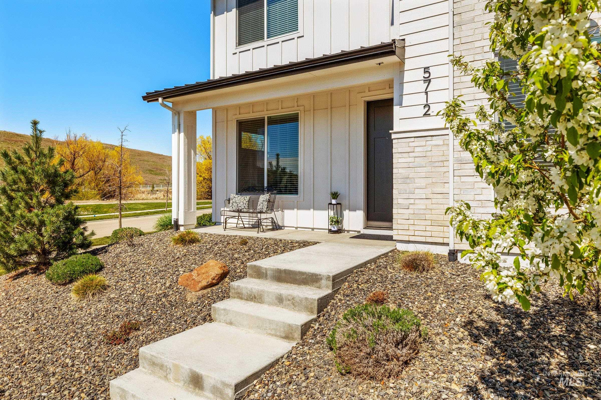 5712 W Elk Trail St, Eagle, Idaho 83714, 3 Bedrooms, 2.5 Bathrooms, Residential For Sale, Price $575,000,MLS 98995183