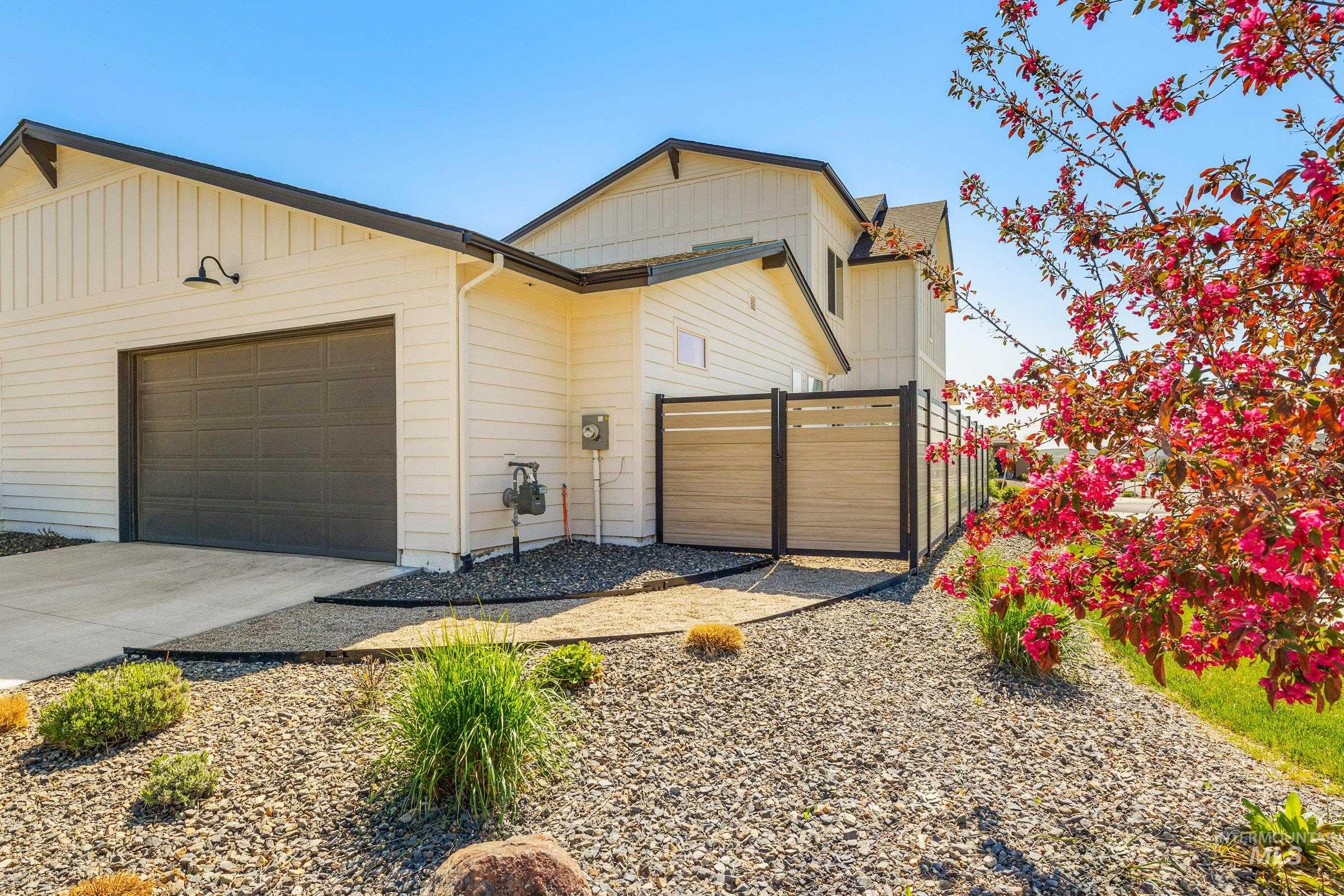 5712 W Elk Trail St, Eagle, Idaho 83714, 3 Bedrooms, 2.5 Bathrooms, Residential For Sale, Price $575,000,MLS 98995183