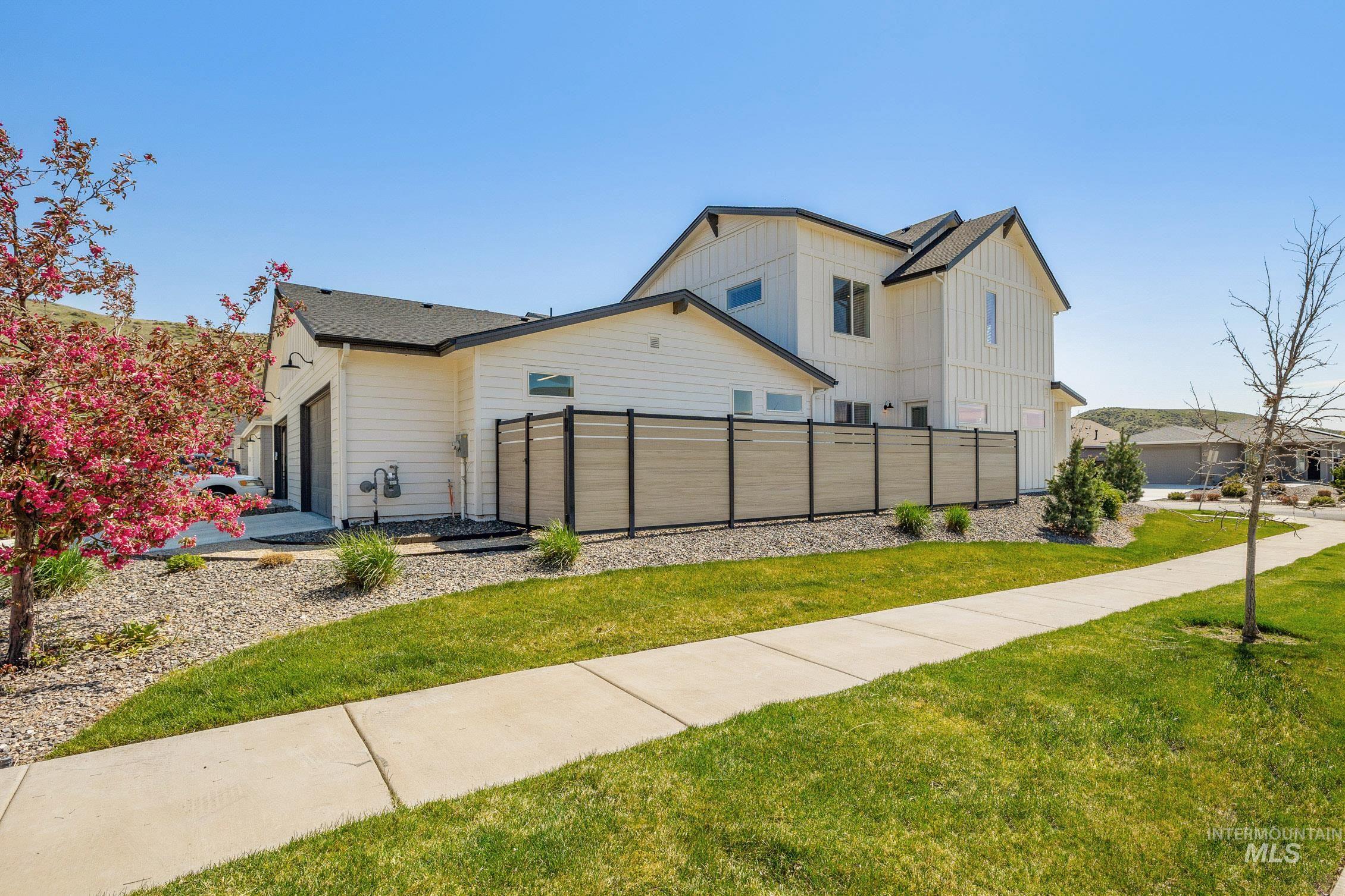 5712 W Elk Trail St, Eagle, Idaho 83714, 3 Bedrooms, 2.5 Bathrooms, Residential For Sale, Price $575,000,MLS 98995183