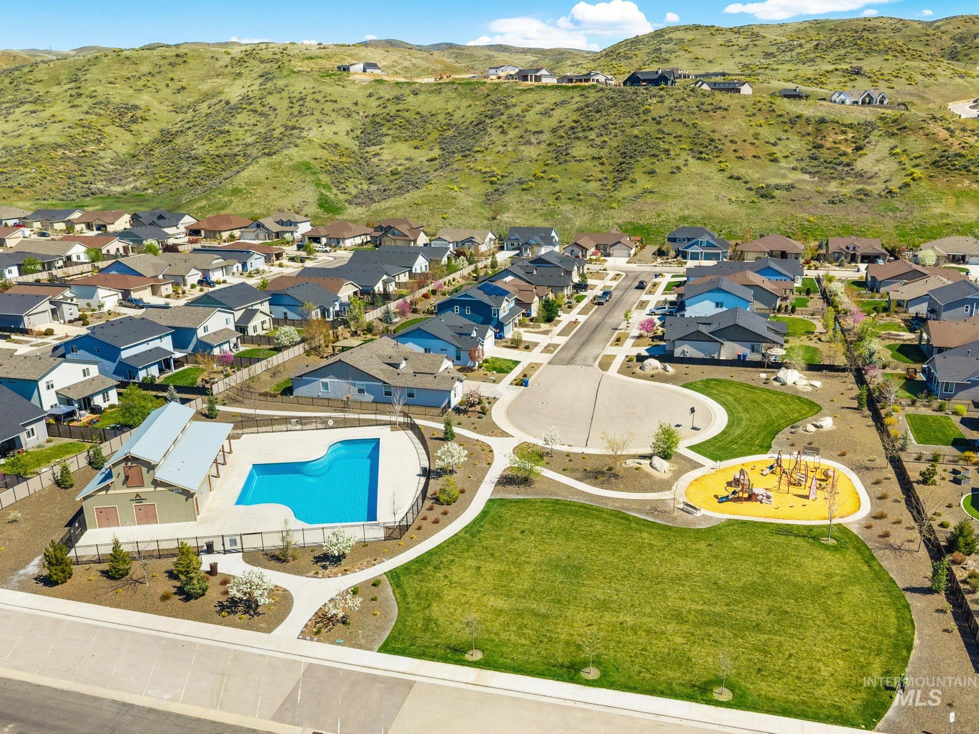 5712 W Elk Trail St, Eagle, Idaho 83714, 3 Bedrooms, 2.5 Bathrooms, Residential For Sale, Price $575,000,MLS 98995183