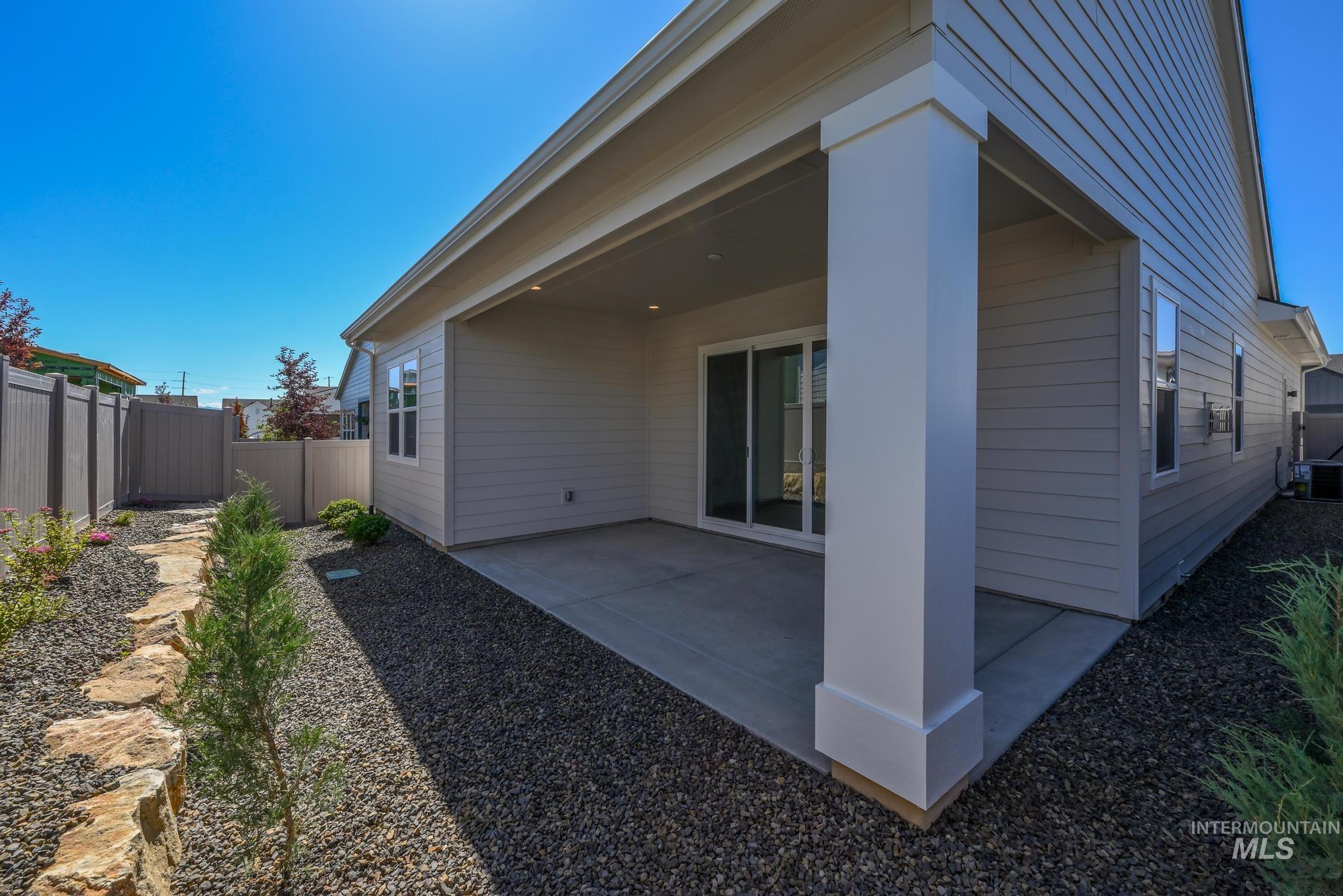 8556 W Sugar Hill St, Star, Idaho 83669, 2 Bedrooms, 2 Bathrooms, Residential For Sale, Price $579,000,MLS 98995189