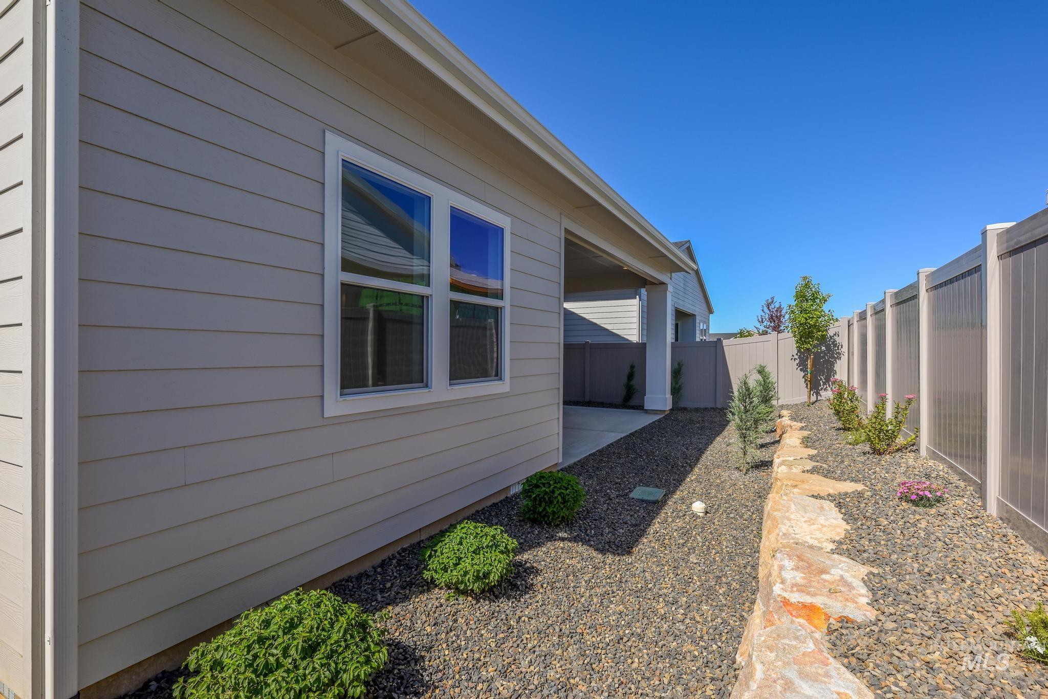 8556 W Sugar Hill St, Star, Idaho 83669, 2 Bedrooms, 2 Bathrooms, Residential For Sale, Price $579,000,MLS 98995189