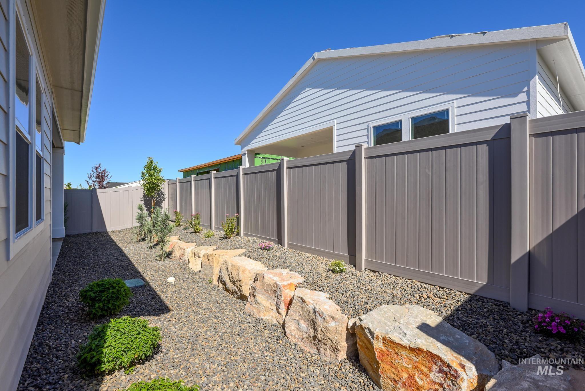 8556 W Sugar Hill St, Star, Idaho 83669, 2 Bedrooms, 2 Bathrooms, Residential For Sale, Price $579,000,MLS 98995189
