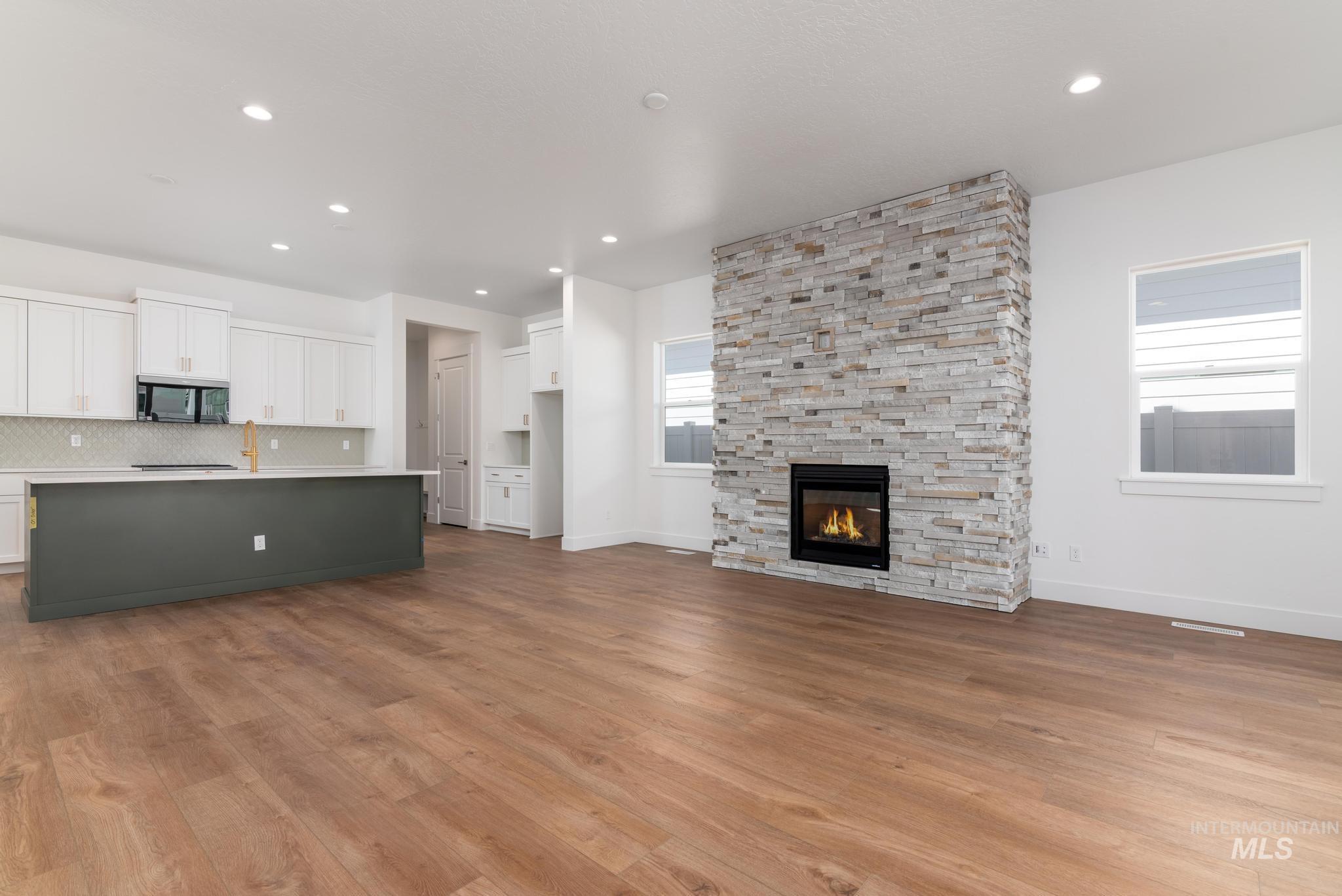 8556 W Sugar Hill St, Star, Idaho 83669, 2 Bedrooms, 2 Bathrooms, Residential For Sale, Price $579,000,MLS 98995189