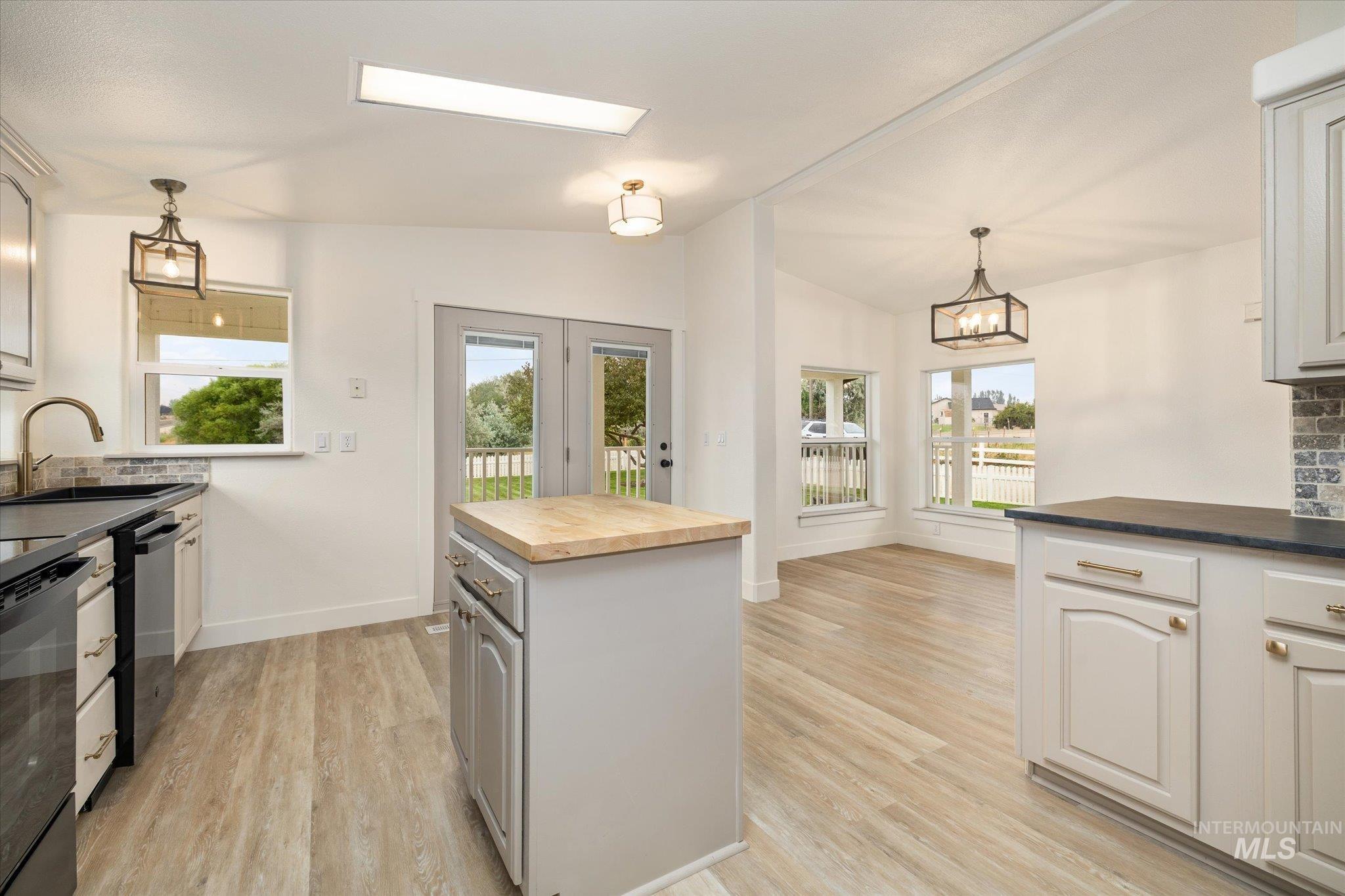 2283 Canyon Rd S, Melba, Idaho 83641, 3 Bedrooms, 2 Bathrooms, Residential For Sale, Price $1,595,000, 98995194