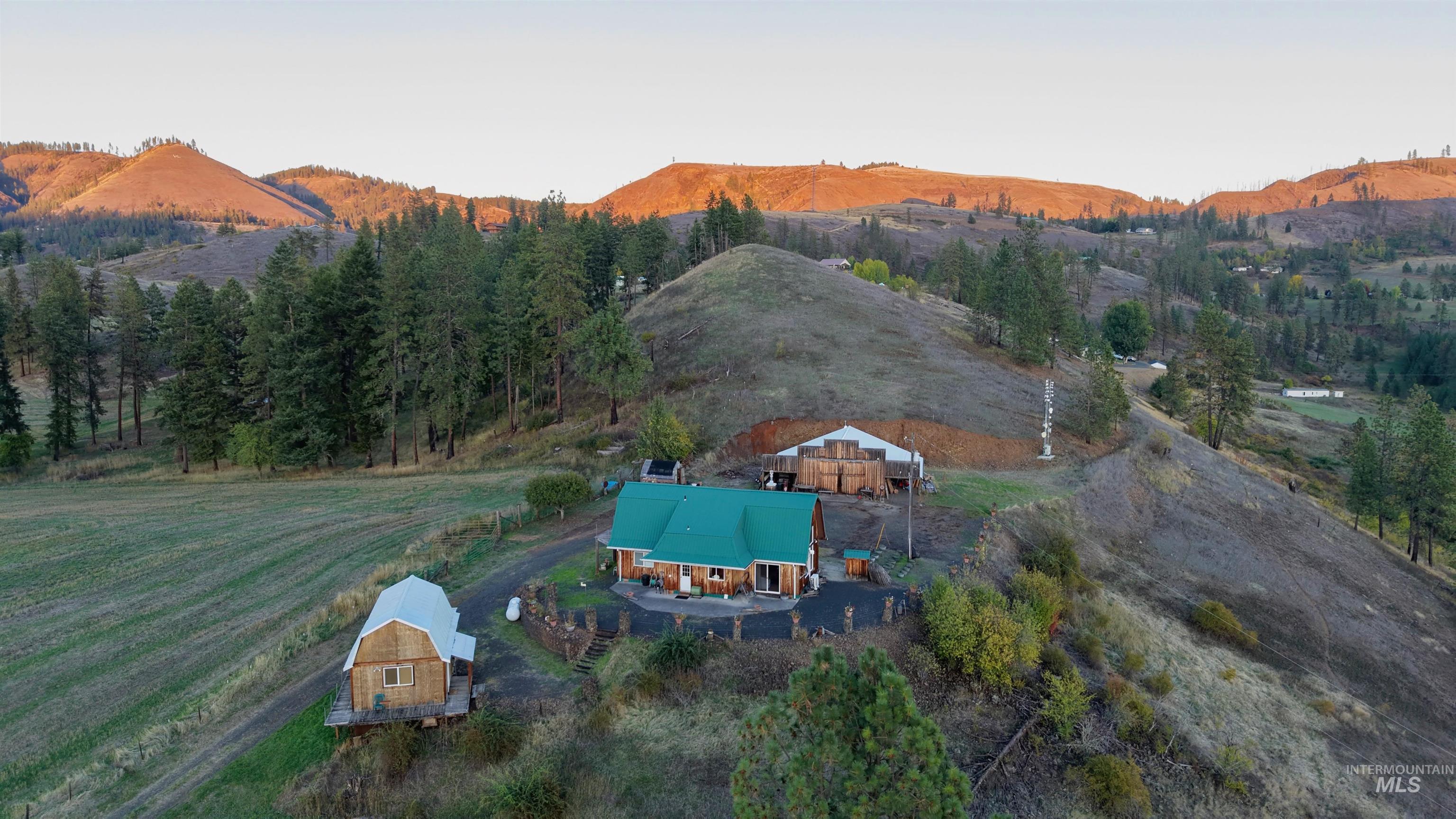 164 Beaver Nob, Kamiah, Idaho 83536, 2 Bedrooms, 2 Bathrooms, Residential For Sale, Price $580,000,MLS 98995205