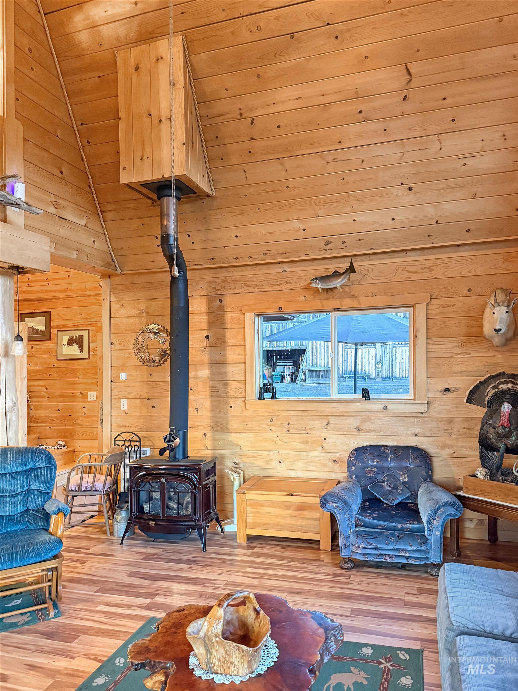 164 Beaver Nob, Kamiah, Idaho 83536, 2 Bedrooms, 2 Bathrooms, Residential For Sale, Price $580,000,MLS 98995205