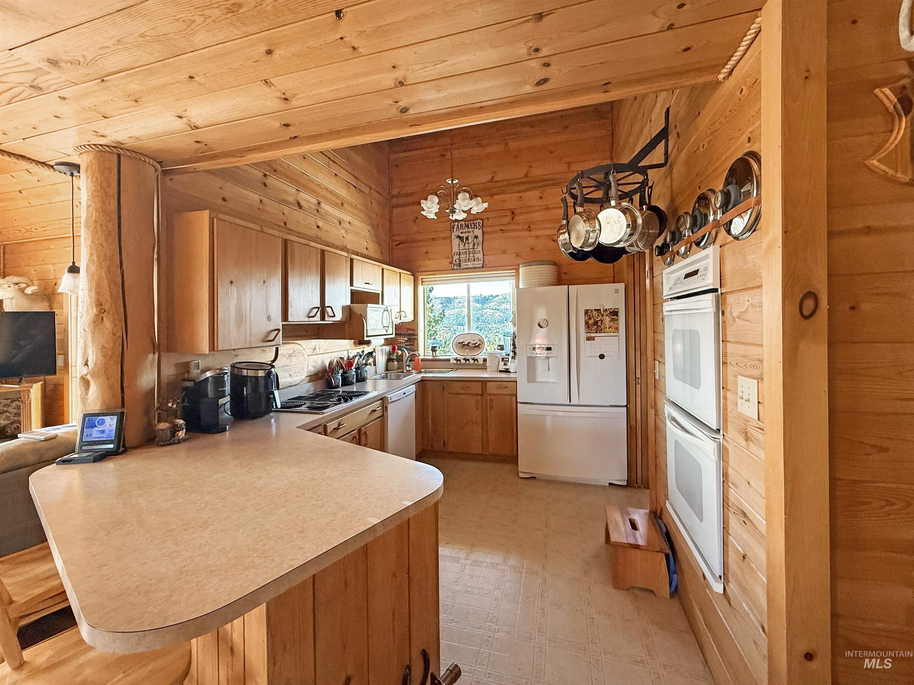 164 Beaver Nob, Kamiah, Idaho 83536, 2 Bedrooms, 2 Bathrooms, Residential For Sale, Price $580,000,MLS 98995205