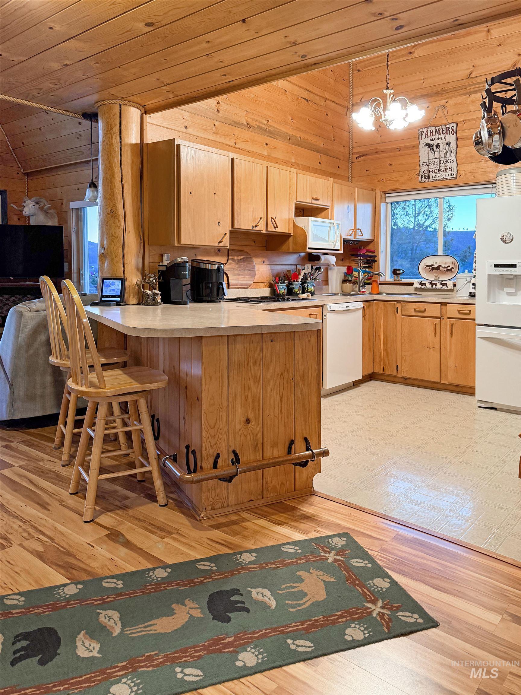 164 Beaver Nob, Kamiah, Idaho 83536, 2 Bedrooms, 2 Bathrooms, Residential For Sale, Price $580,000,MLS 98995205
