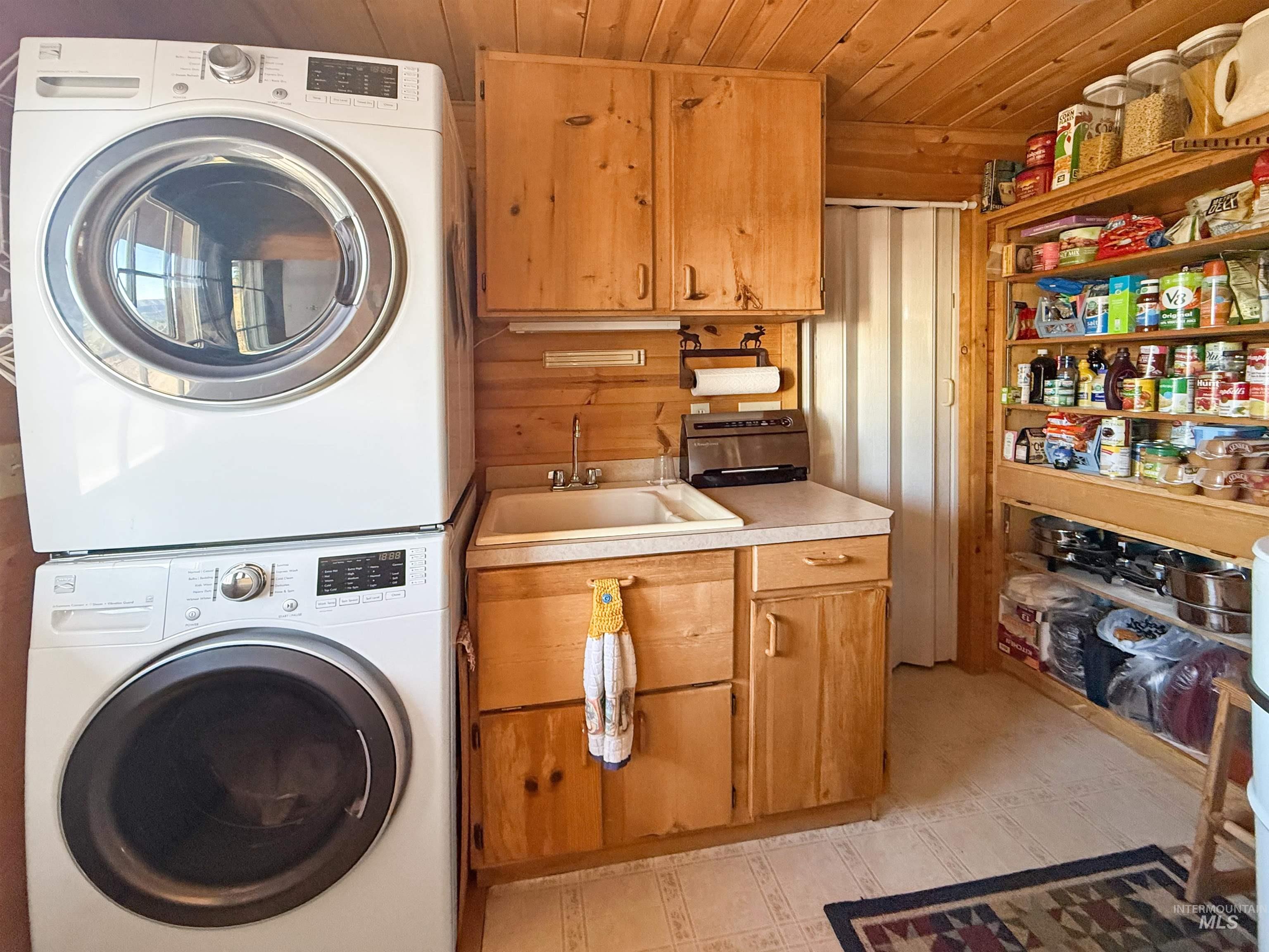 164 Beaver Nob, Kamiah, Idaho 83536, 2 Bedrooms, 2 Bathrooms, Residential For Sale, Price $580,000,MLS 98995205