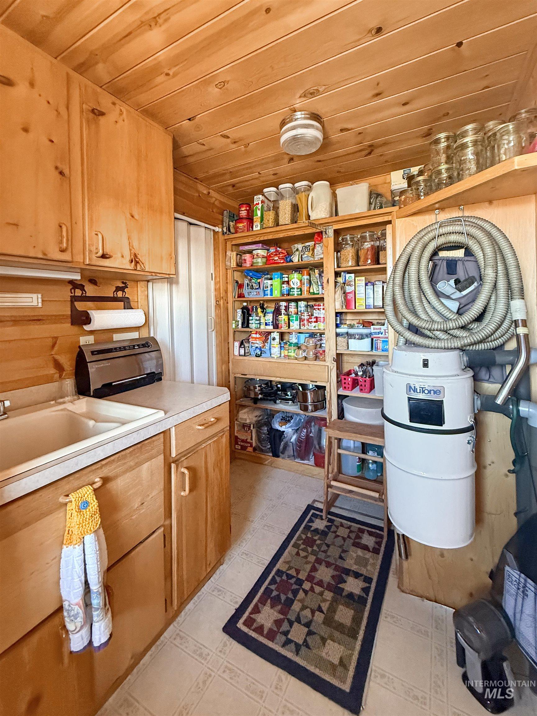 164 Beaver Nob, Kamiah, Idaho 83536, 2 Bedrooms, 2 Bathrooms, Residential For Sale, Price $580,000,MLS 98995205