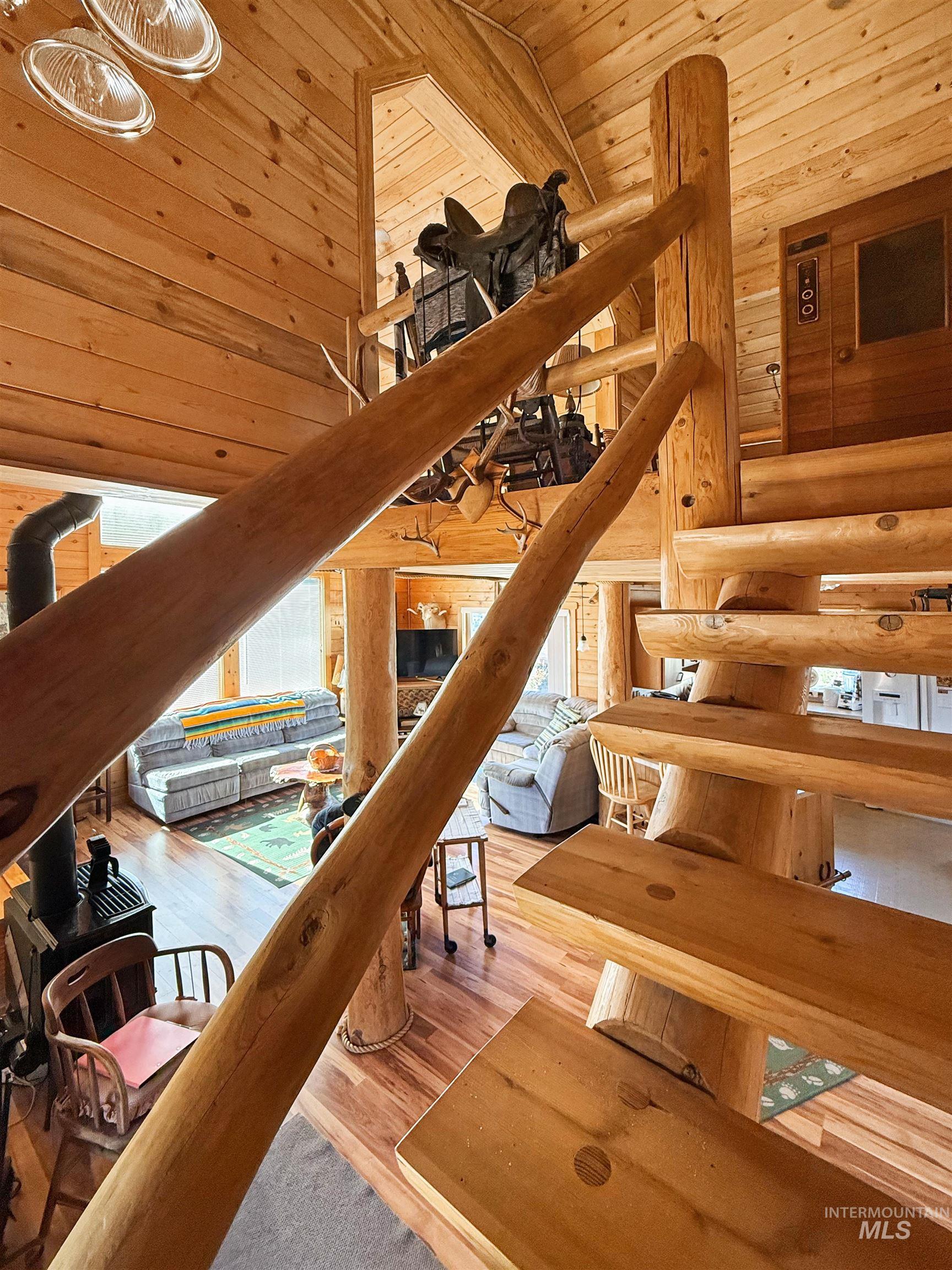 164 Beaver Nob, Kamiah, Idaho 83536, 2 Bedrooms, 2 Bathrooms, Residential For Sale, Price $580,000,MLS 98995205