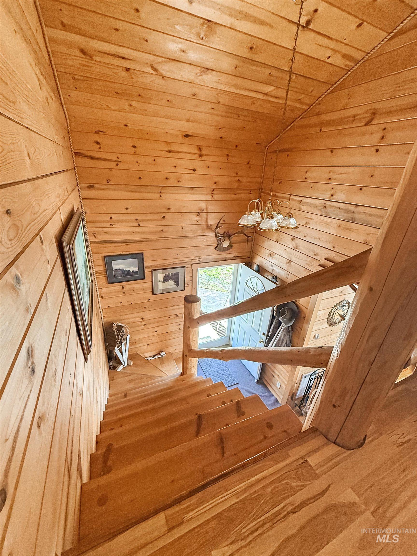 164 Beaver Nob, Kamiah, Idaho 83536, 2 Bedrooms, 2 Bathrooms, Residential For Sale, Price $580,000,MLS 98995205