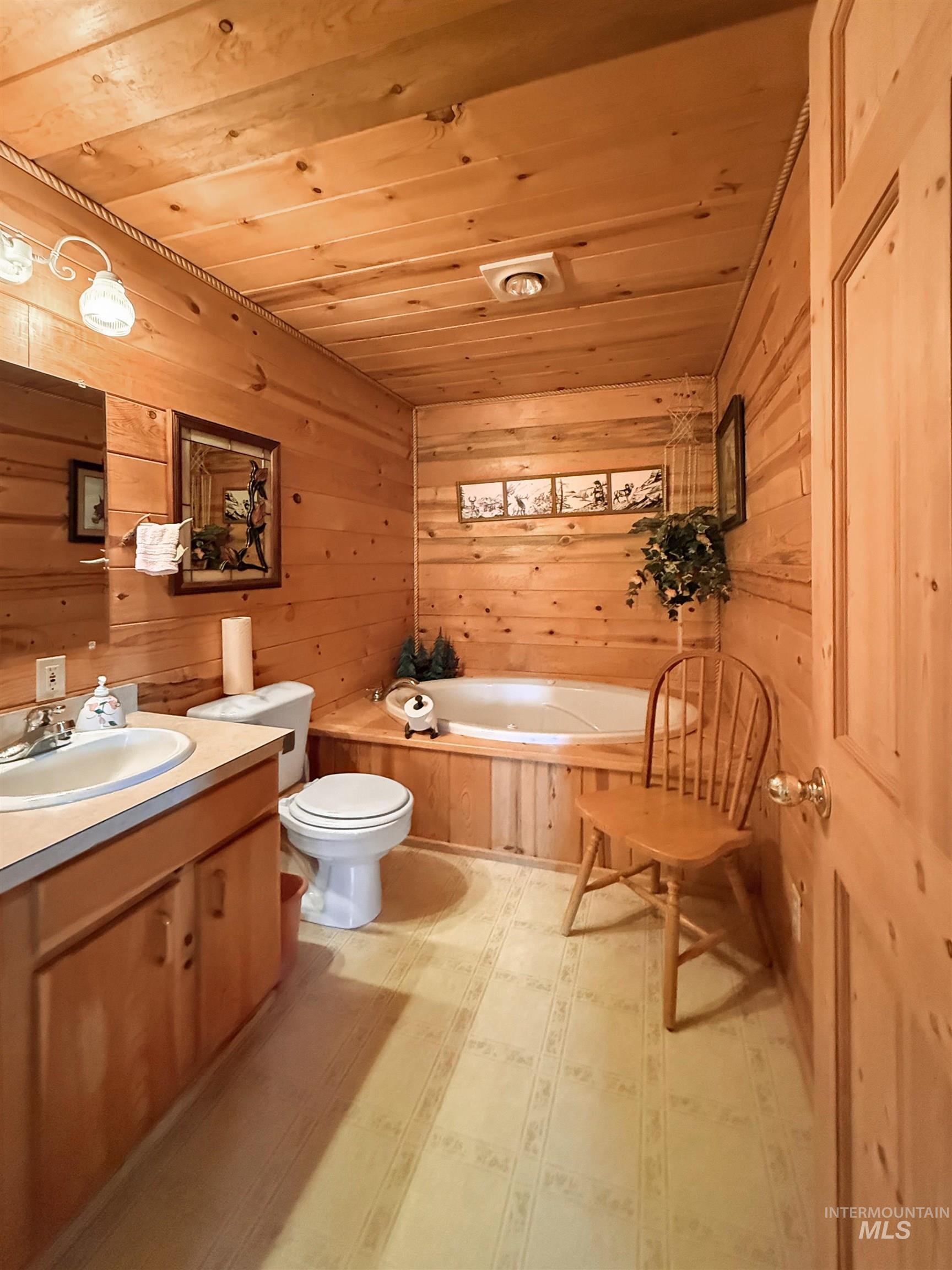164 Beaver Nob, Kamiah, Idaho 83536, 2 Bedrooms, 2 Bathrooms, Residential For Sale, Price $580,000,MLS 98995205