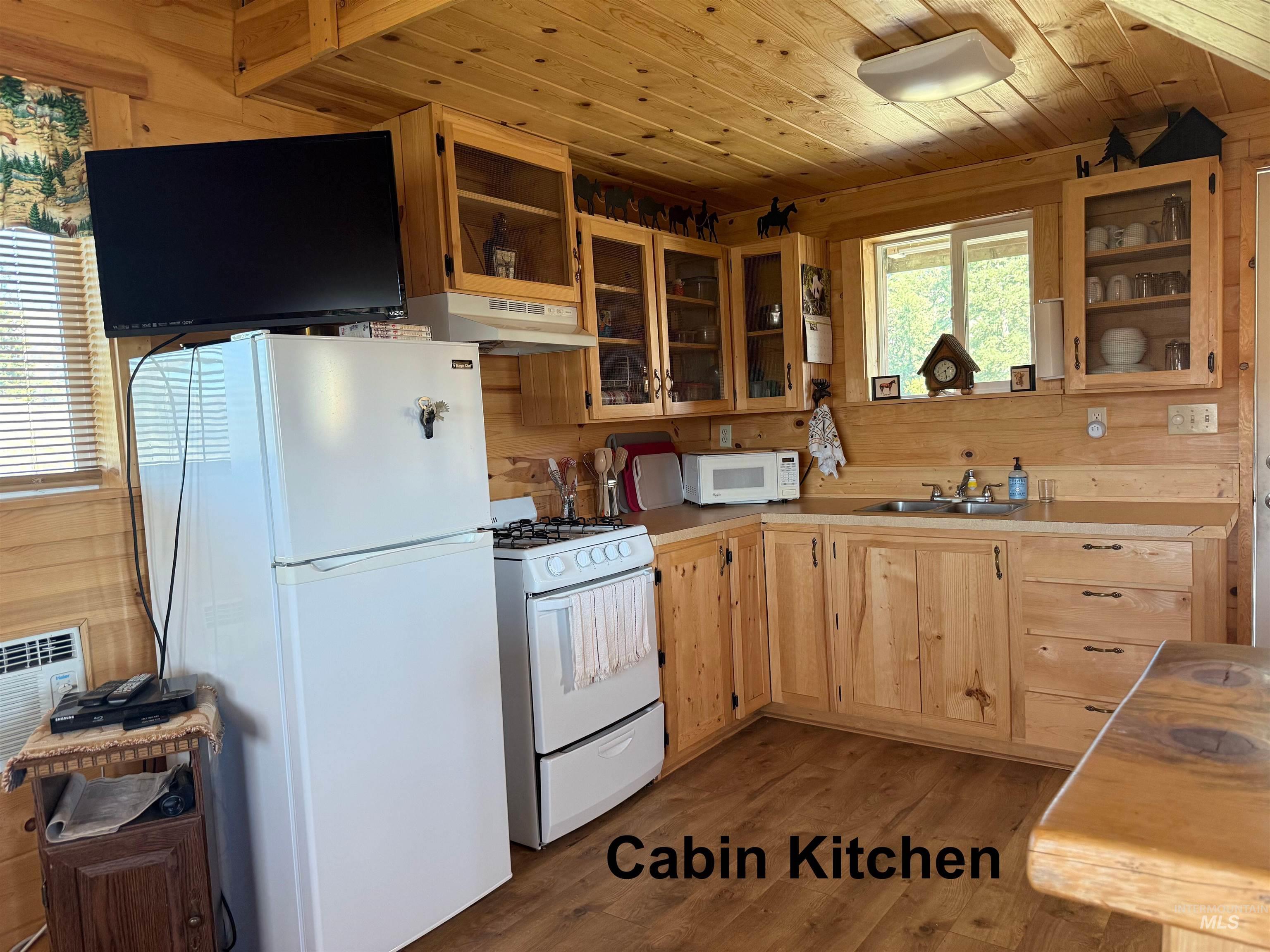 164 Beaver Nob, Kamiah, Idaho 83536, 2 Bedrooms, 2 Bathrooms, Residential For Sale, Price $580,000,MLS 98995205