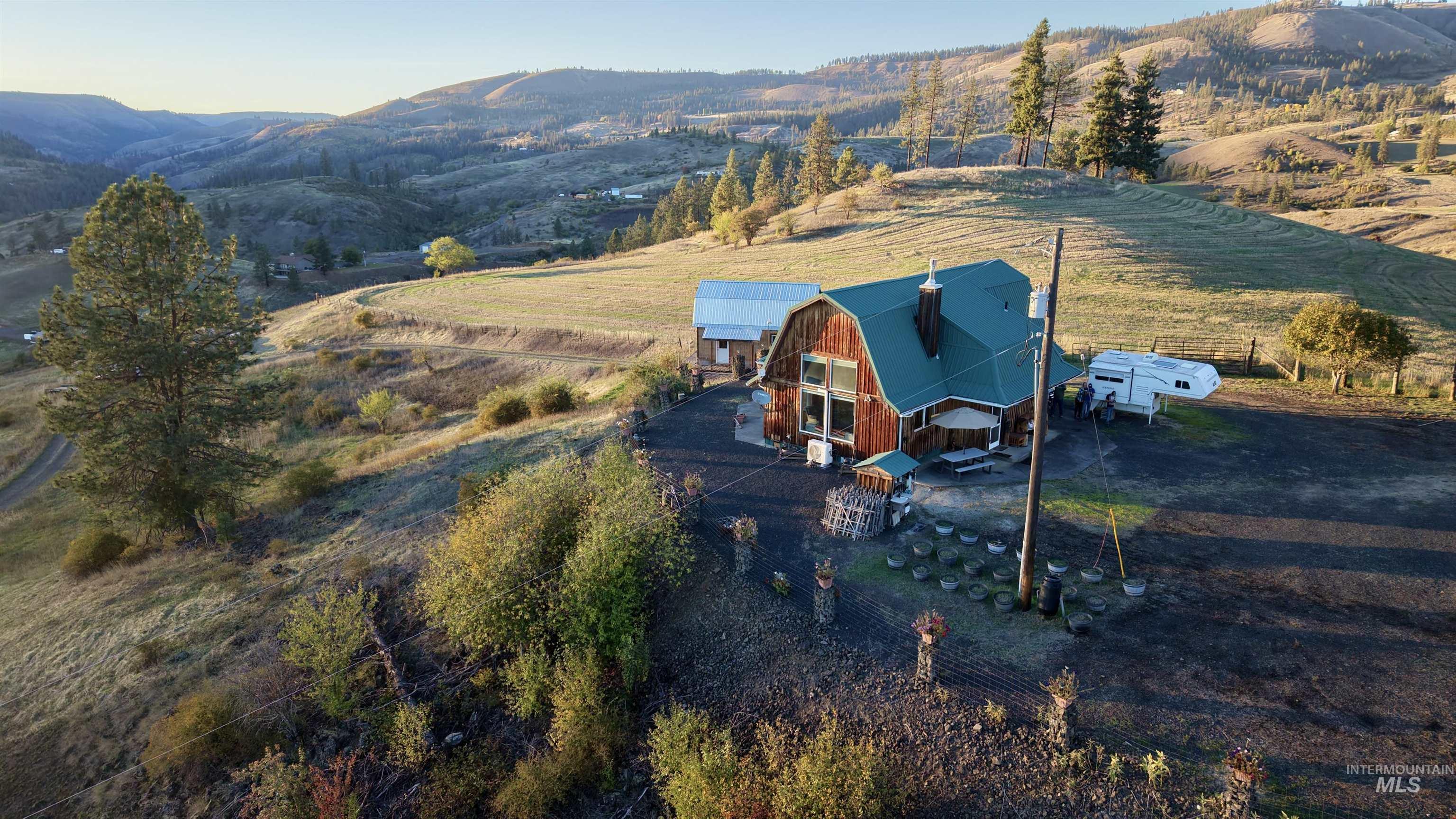 164 Beaver Nob, Kamiah, Idaho 83536, 2 Bedrooms, 2 Bathrooms, Residential For Sale, Price $580,000,MLS 98995205