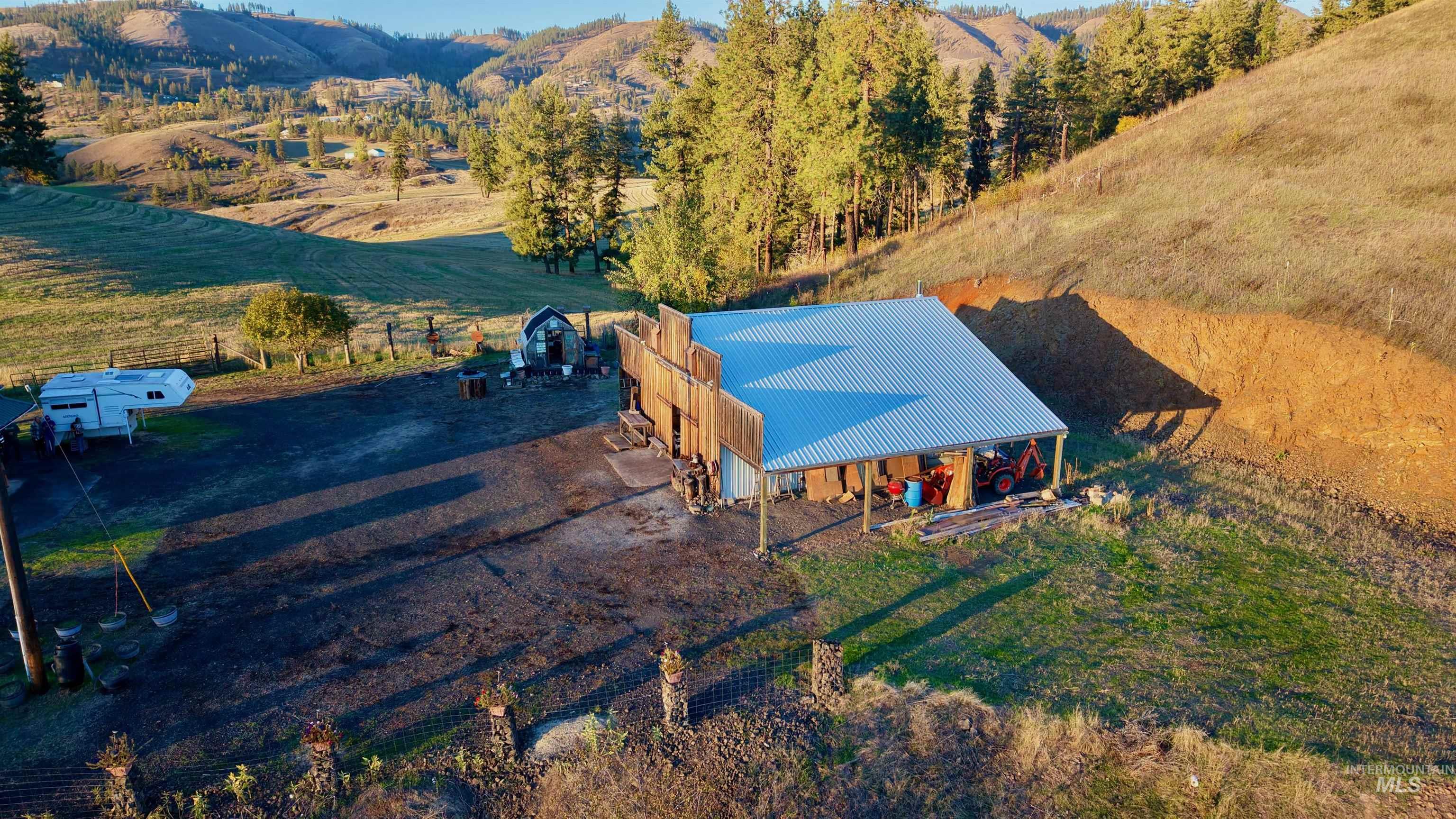 164 Beaver Nob, Kamiah, Idaho 83536, 2 Bedrooms, 2 Bathrooms, Residential For Sale, Price $580,000,MLS 98995205