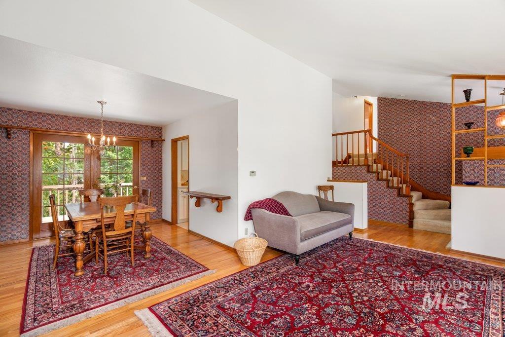 1128 Lynandra Dr., Moscow, Idaho 83843, 5 Bedrooms, 3.5 Bathrooms, Residential For Sale, Price $500,000,MLS 98995207