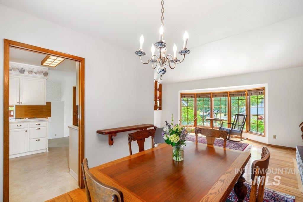 1128 Lynandra Dr., Moscow, Idaho 83843, 5 Bedrooms, 3.5 Bathrooms, Residential For Sale, Price $500,000,MLS 98995207