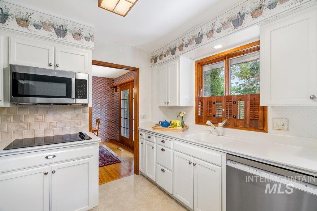 1128 Lynandra Dr., Moscow, Idaho 83843, 5 Bedrooms, 3.5 Bathrooms, Residential For Sale, Price $500,000,MLS 98995207