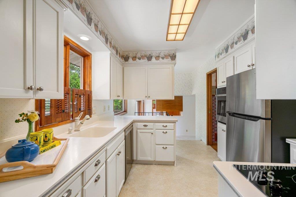 1128 Lynandra Dr., Moscow, Idaho 83843, 5 Bedrooms, 3.5 Bathrooms, Residential For Sale, Price $500,000,MLS 98995207
