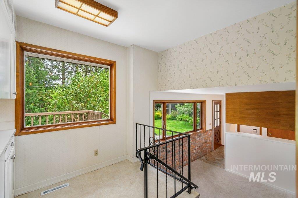1128 Lynandra Dr., Moscow, Idaho 83843, 5 Bedrooms, 3.5 Bathrooms, Residential For Sale, Price $500,000,MLS 98995207