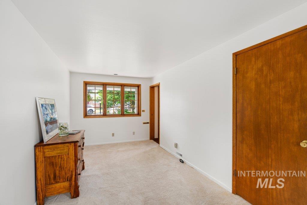1128 Lynandra Dr., Moscow, Idaho 83843, 5 Bedrooms, 3.5 Bathrooms, Residential For Sale, Price $500,000,MLS 98995207