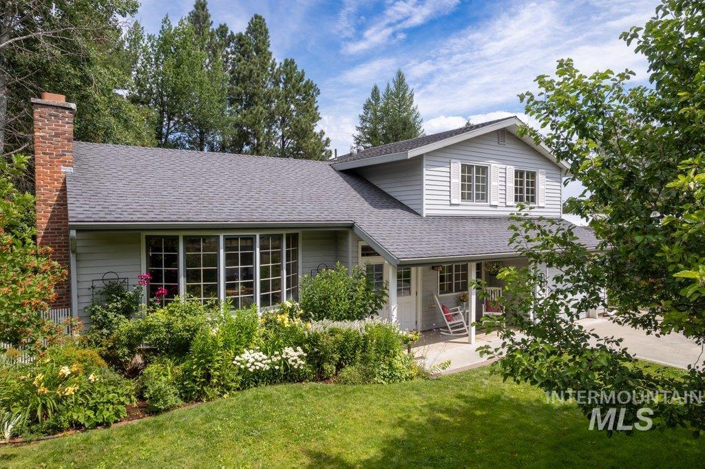 1128 Lynandra Dr., Moscow, Idaho 83843, 5 Bedrooms, 3.5 Bathrooms, Residential For Sale, Price $500,000,MLS 98995207