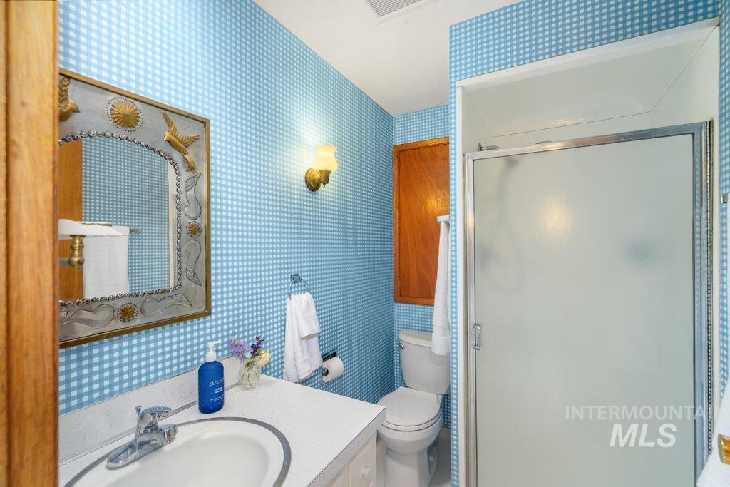 1128 Lynandra Dr., Moscow, Idaho 83843, 5 Bedrooms, 3.5 Bathrooms, Residential For Sale, Price $500,000,MLS 98995207