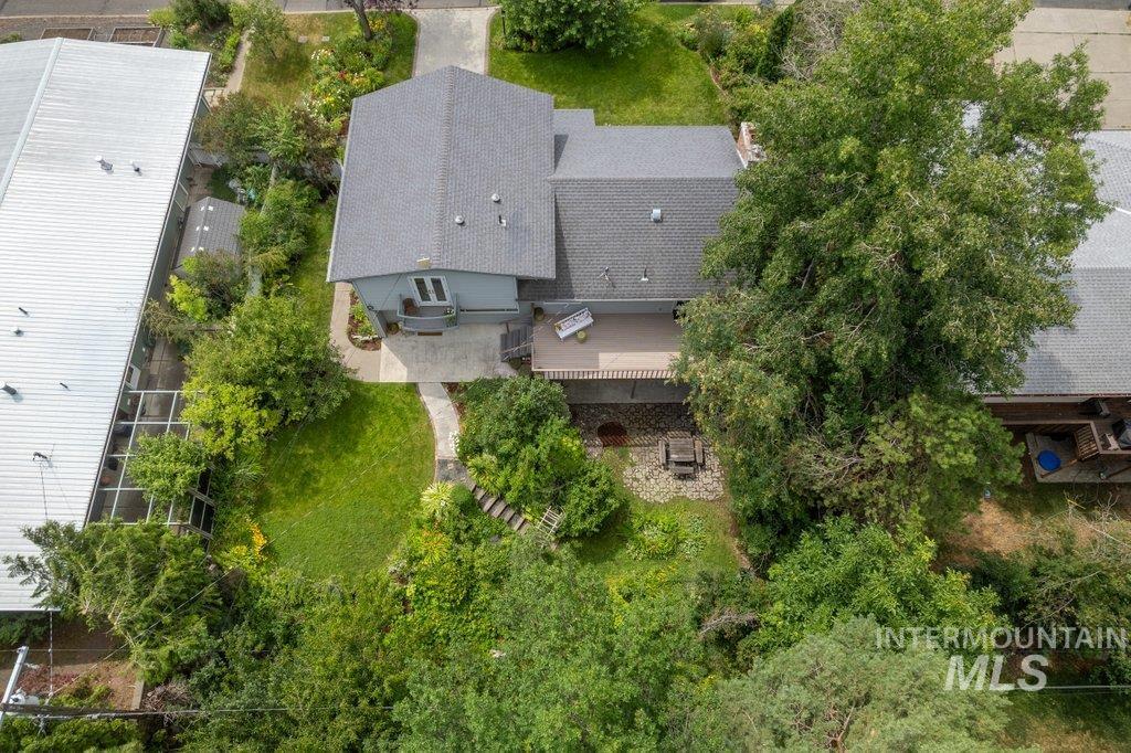 1128 Lynandra Dr., Moscow, Idaho 83843, 5 Bedrooms, 3.5 Bathrooms, Residential For Sale, Price $500,000,MLS 98995207