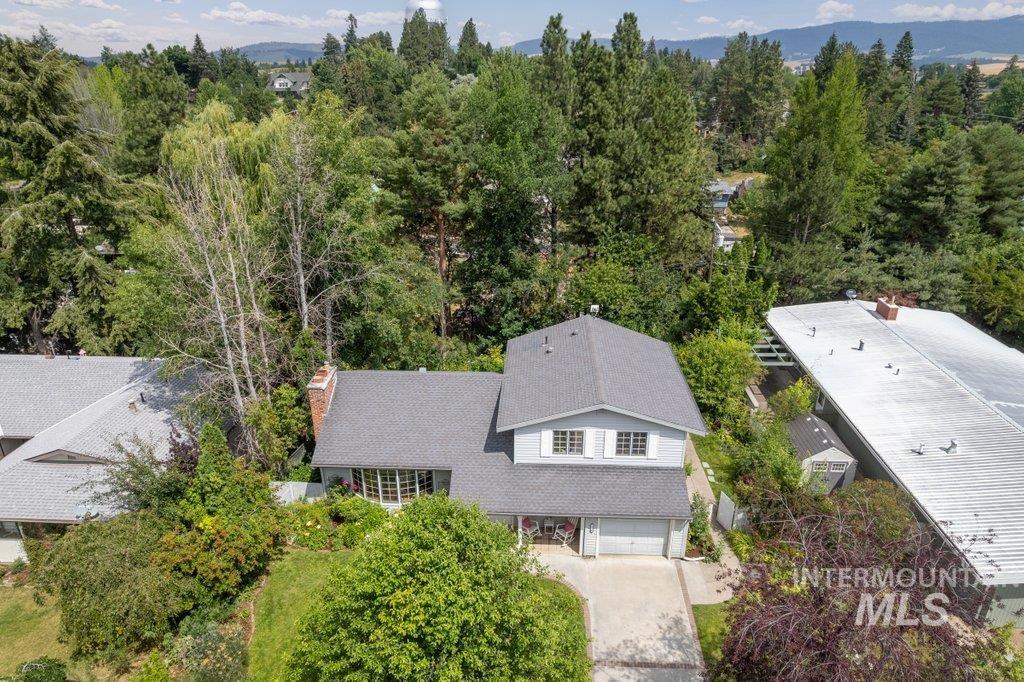 1128 Lynandra Dr., Moscow, Idaho 83843, 5 Bedrooms, 3.5 Bathrooms, Residential For Sale, Price $500,000,MLS 98995207