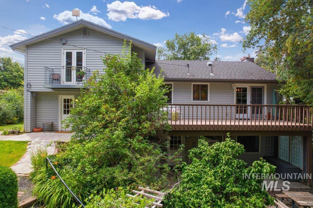 1128 Lynandra Dr., Moscow, Idaho 83843, 5 Bedrooms, 3.5 Bathrooms, Residential For Sale, Price $500,000,MLS 98995207