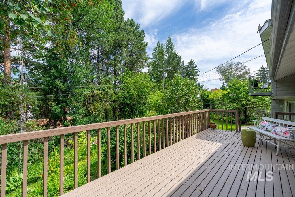 1128 Lynandra Dr., Moscow, Idaho 83843, 5 Bedrooms, 3.5 Bathrooms, Residential For Sale, Price $500,000,MLS 98995207