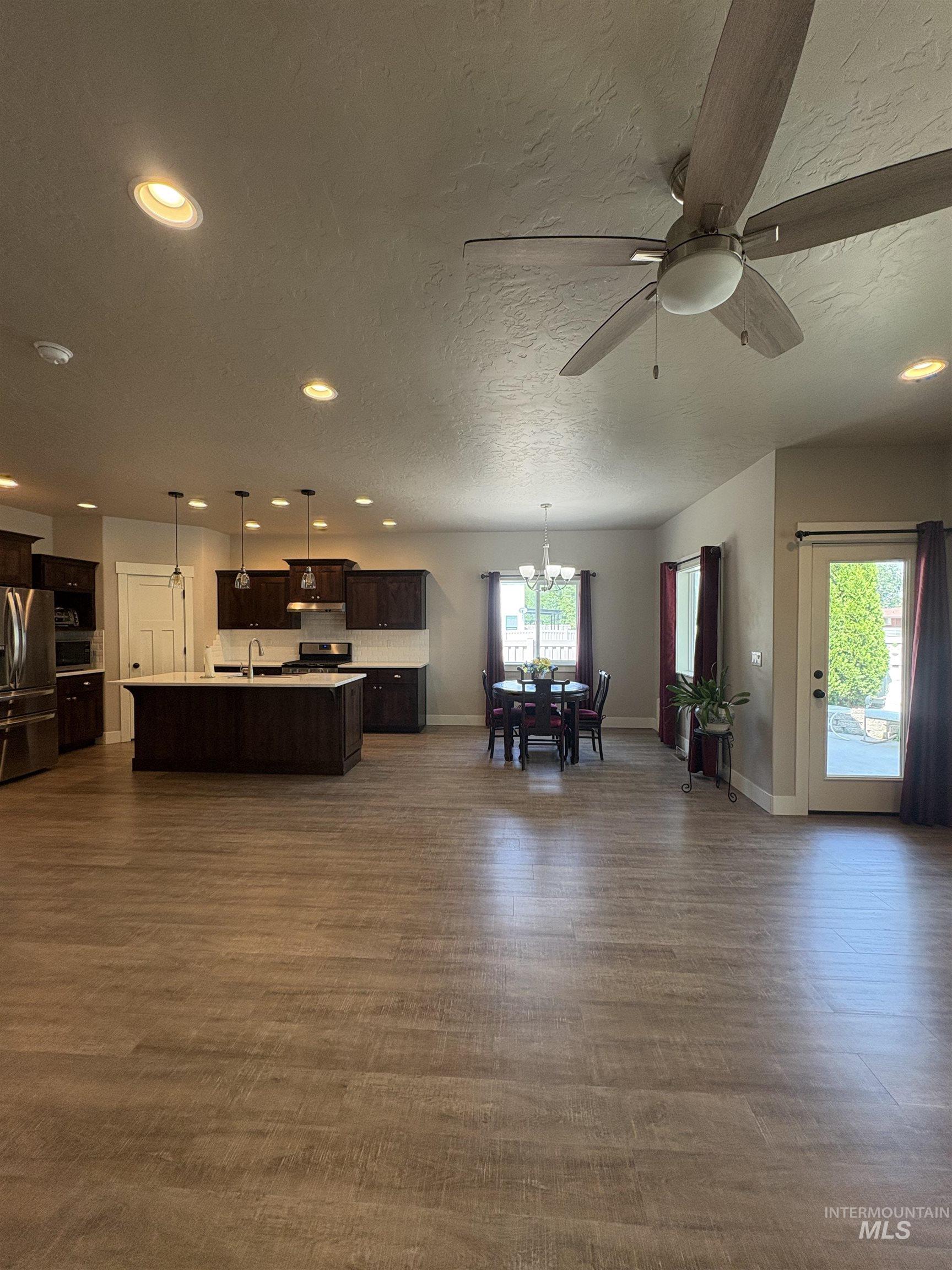 1634 Oak Ave, Fruitland, Idaho 83619, 4 Bedrooms, 2.5 Bathrooms, Residential For Sale, Price $450,000,MLS 98995211