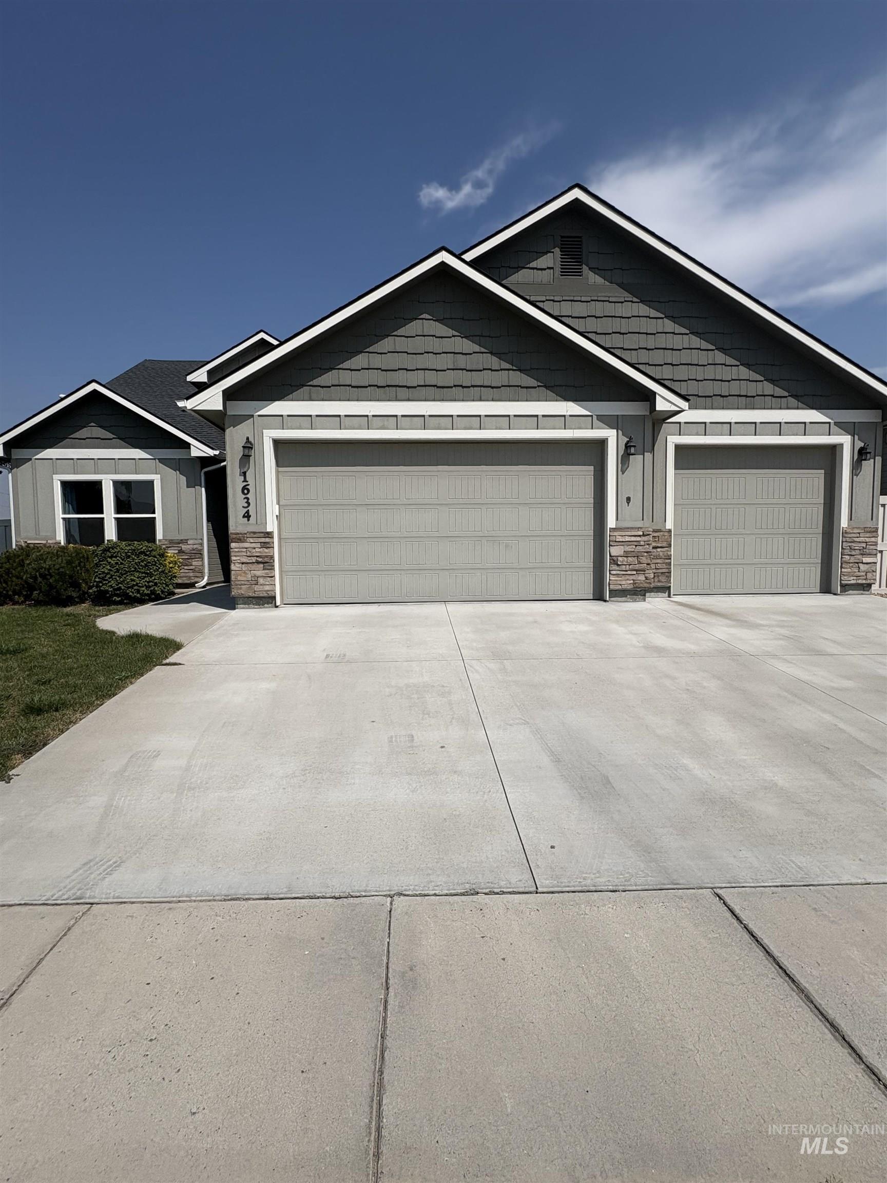 1634 Oak Ave, Fruitland, Idaho 83619, 4 Bedrooms, 2.5 Bathrooms, Residential For Sale, Price $450,000,MLS 98995211
