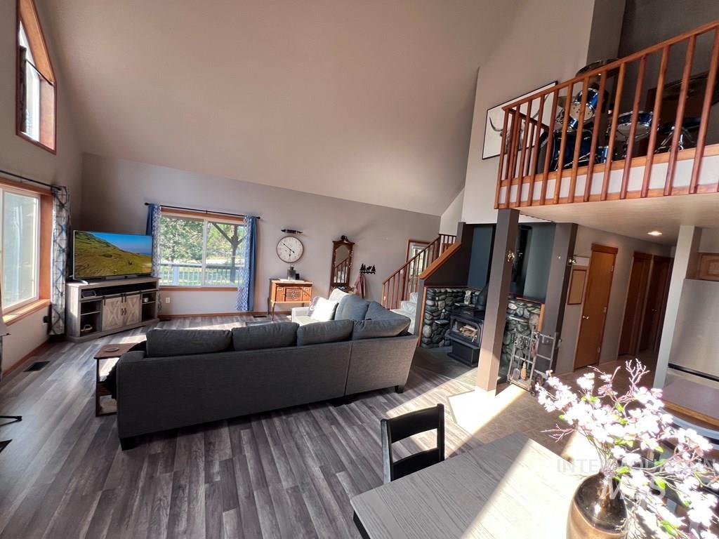 1907 Gold Dust Road, Cascade, Idaho 83611, 3 Bedrooms, 2 Bathrooms, Residential For Sale, Price $725,000, 98995225