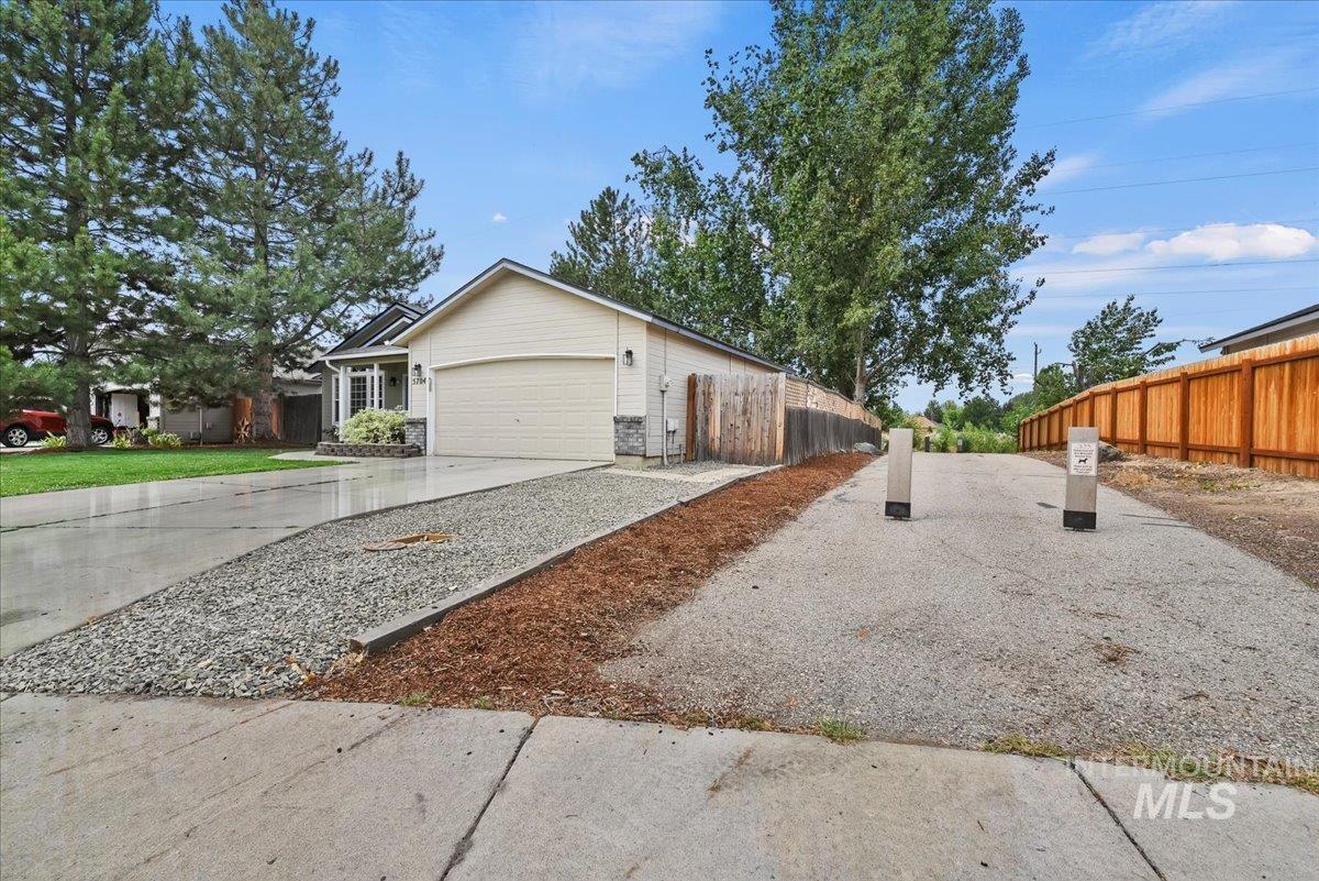 5704 S Moonflower Pl, Boise, Idaho 83716, 4 Bedrooms, 2 Bathrooms, Residential For Sale, Price $494,900,MLS 98995227