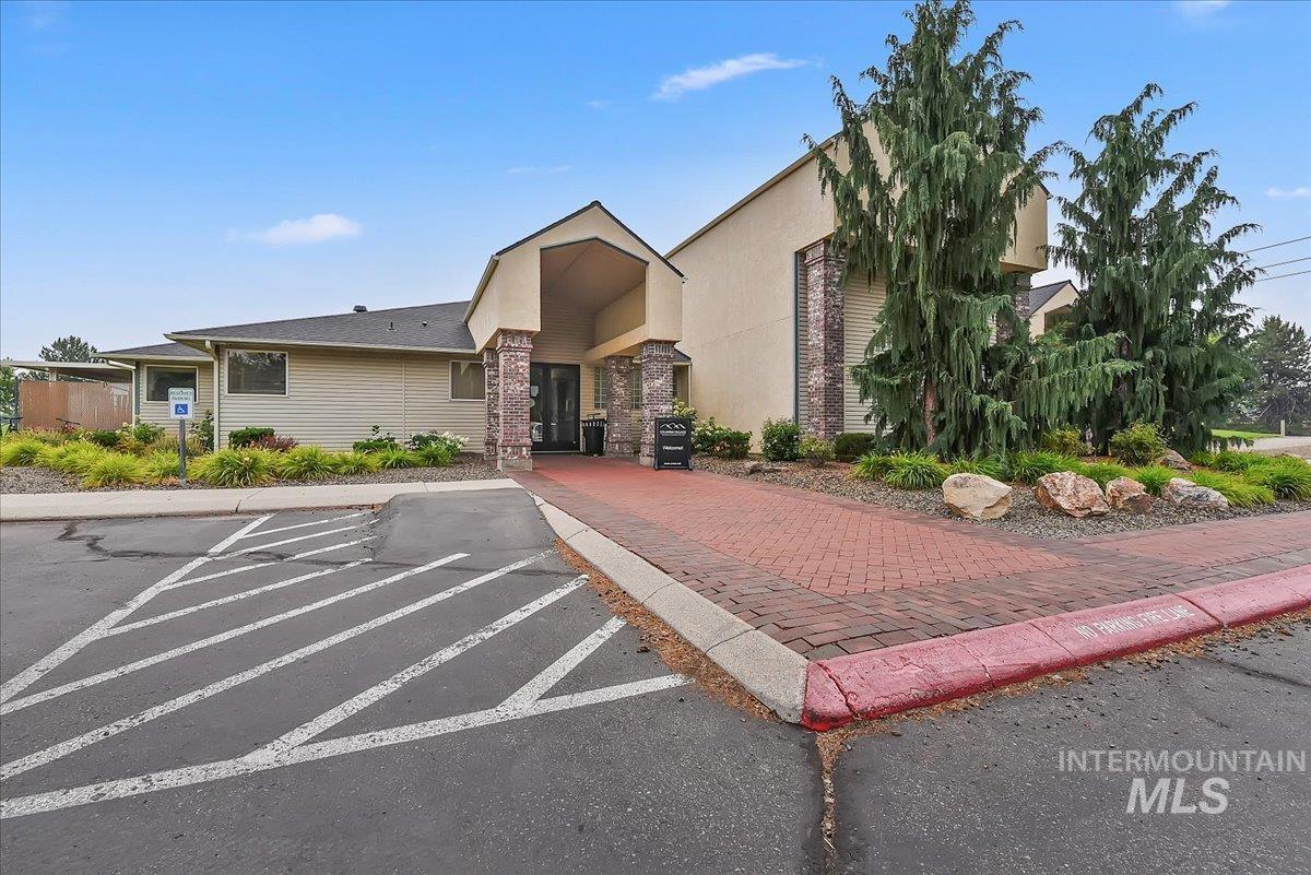 5704 S Moonflower Pl, Boise, Idaho 83716, 4 Bedrooms, 2 Bathrooms, Residential For Sale, Price $494,900,MLS 98995227