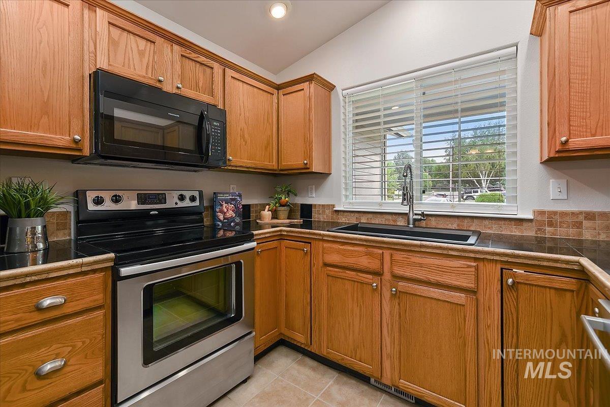 5704 S Moonflower Pl, Boise, Idaho 83716, 4 Bedrooms, 2 Bathrooms, Residential For Sale, Price $494,900,MLS 98995227