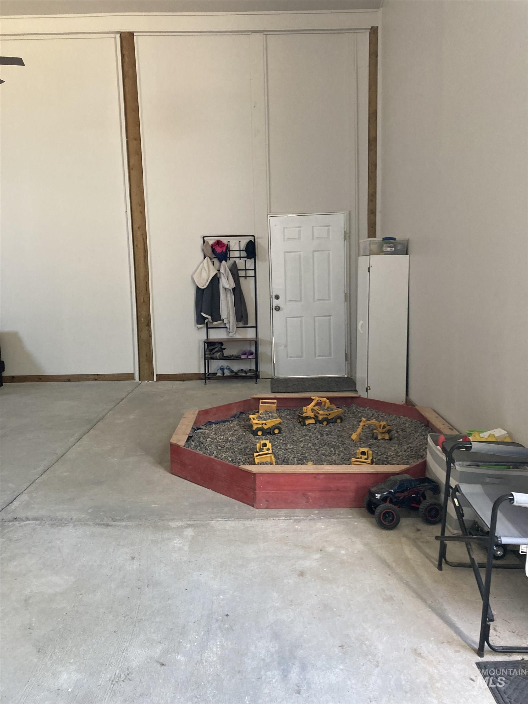 331 Sage Avenue W., Fairfield, Idaho 83327, 2 Bedrooms, 1 Bathroom, Residential For Sale, Price $425,000, 98995240