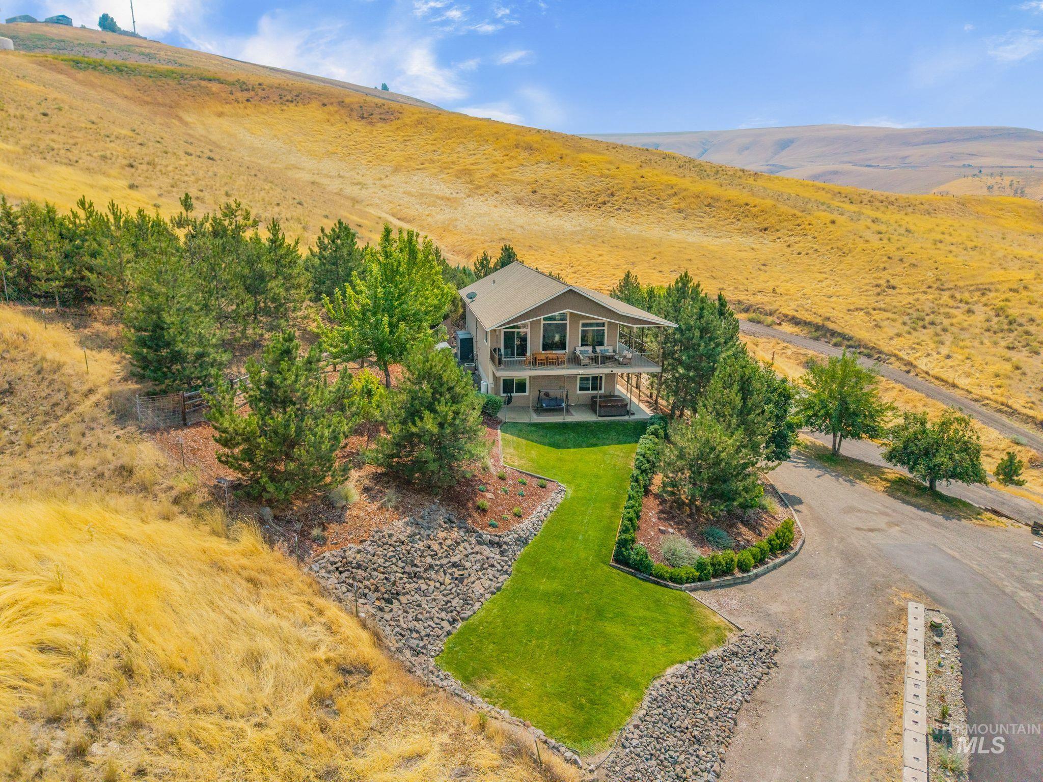 602 Quarry Rd., Asotin, Washington 99402, 3 Bedrooms, 2.5 Bathrooms, Residential For Sale, Price $665,000, 98995242