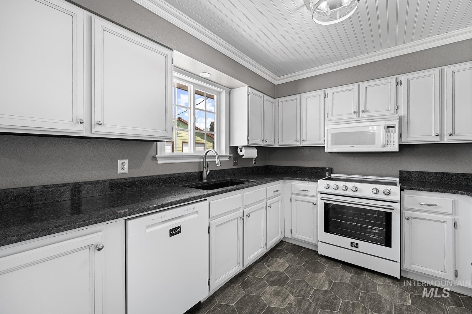 2007 Ripon Ave, Lewiston, Idaho 83501, 3 Bedrooms, 1 Bathroom, Residential For Sale, Price $455,000, 98995244