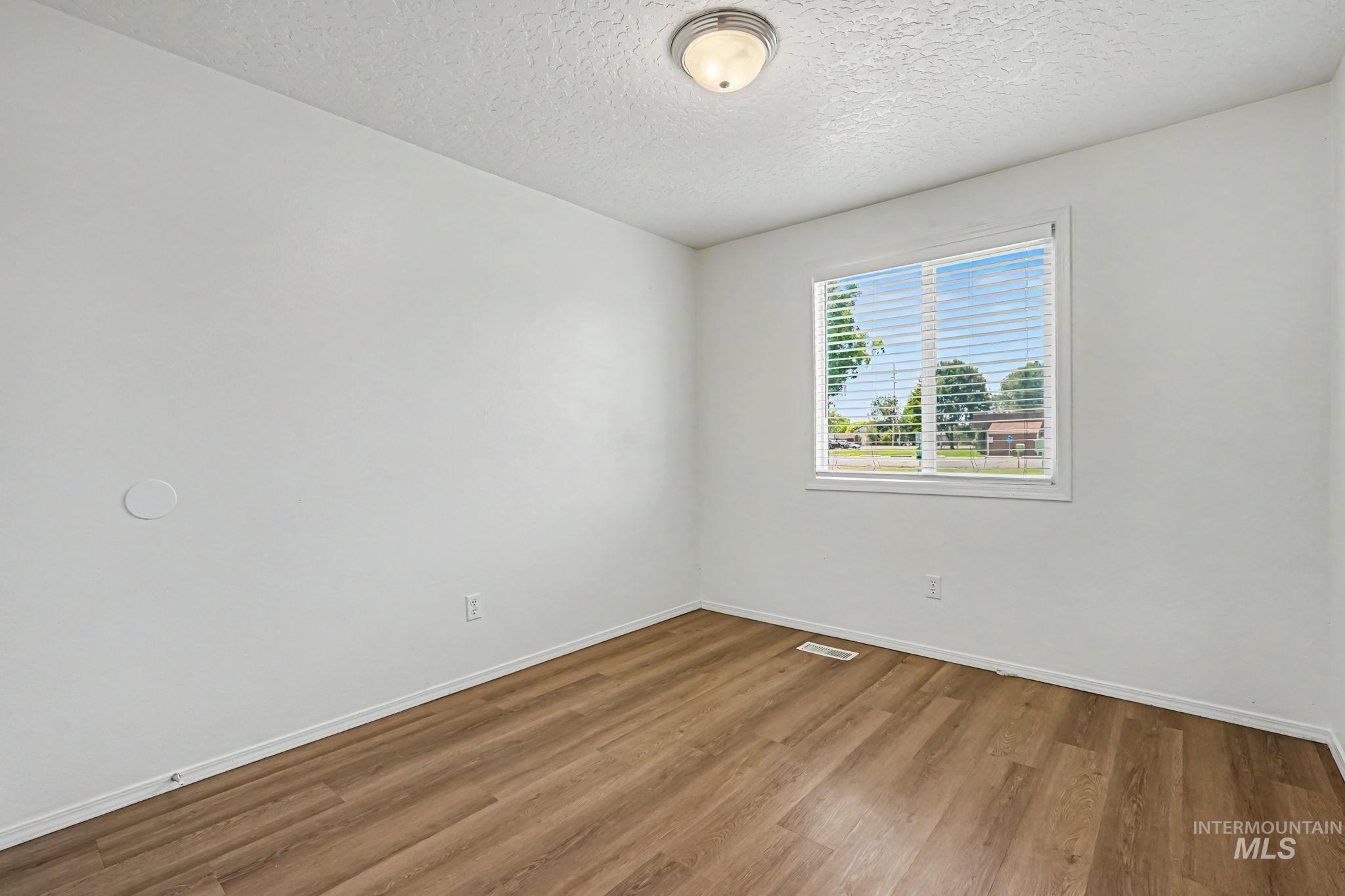 936 Shoshone Ave, Nampa, Idaho 83651, 3 Bedrooms, 2 Bathrooms, Residential For Sale, Price $300,000, 98995245