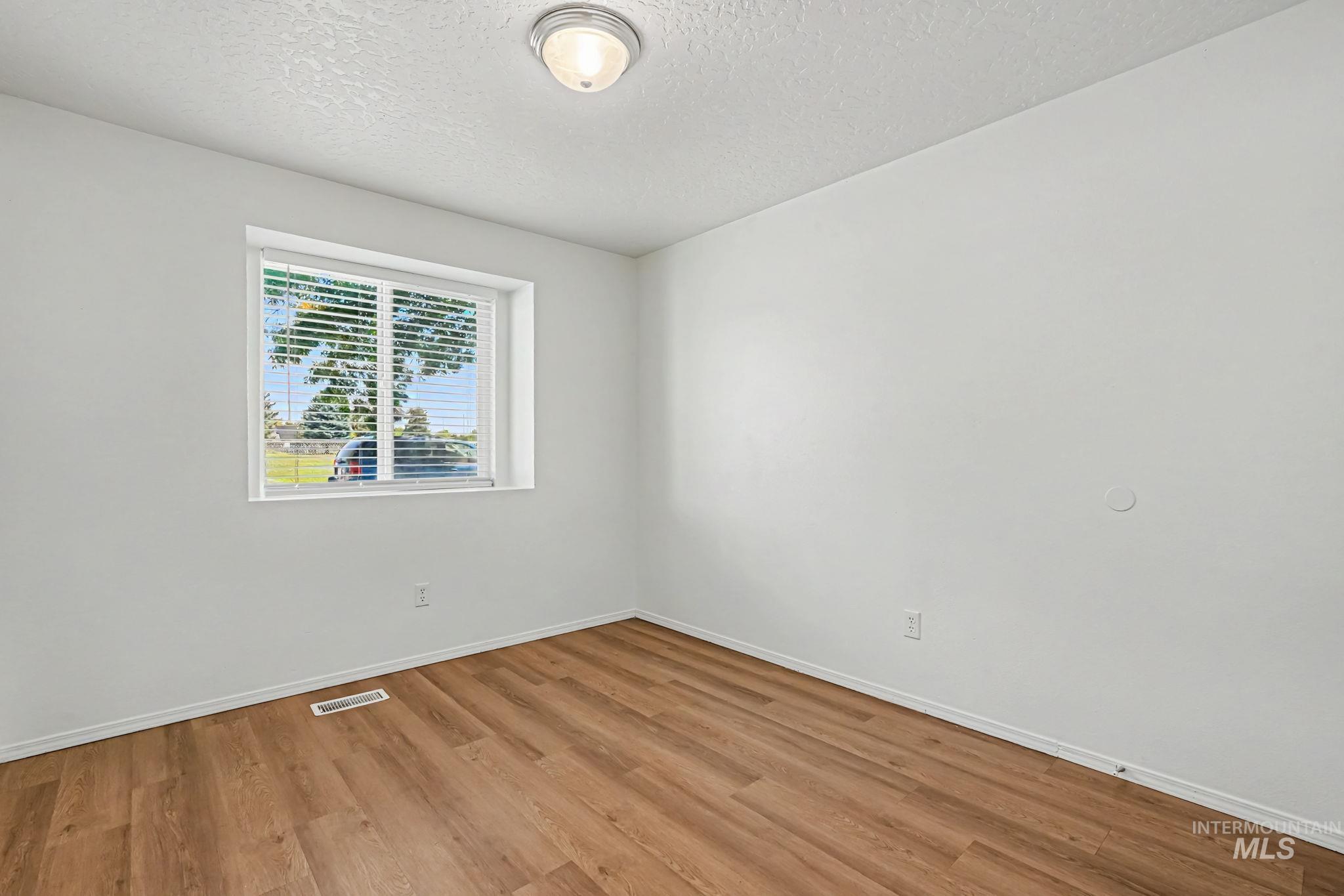 936 Shoshone Ave, Nampa, Idaho 83651, 3 Bedrooms, 2 Bathrooms, Residential For Sale, Price $300,000, 98995245