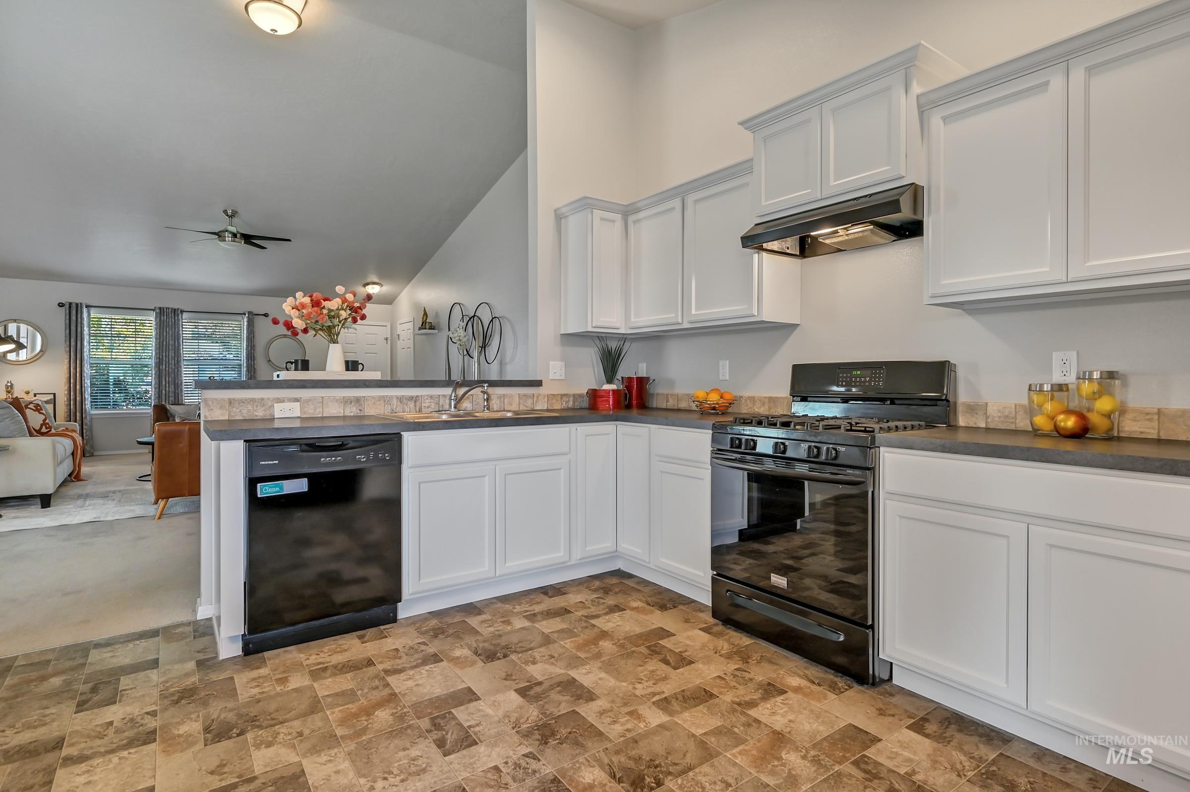 2526 N Honeysuckle Way, Kuna, Idaho 83634, 3 Bedrooms, 2 Bathrooms, Residential For Sale, Price $428,000, 98995247